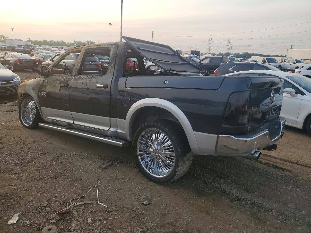 2015 Ram 1500 Laramie Черный vin: 1C6RR7NT2FS786865