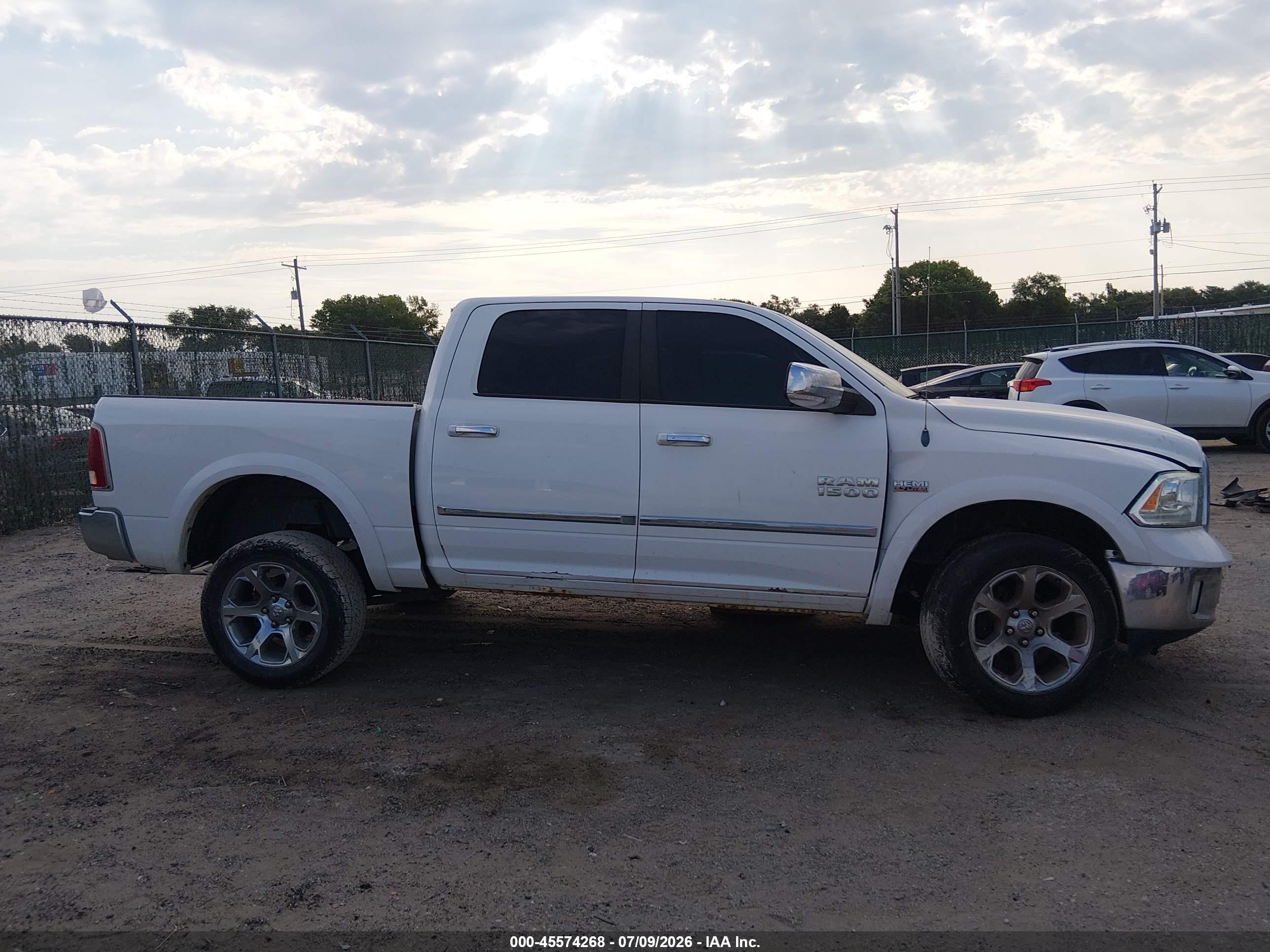2013 Ram 1500 Laramie White vin: 1C6RR7NT3DS605575