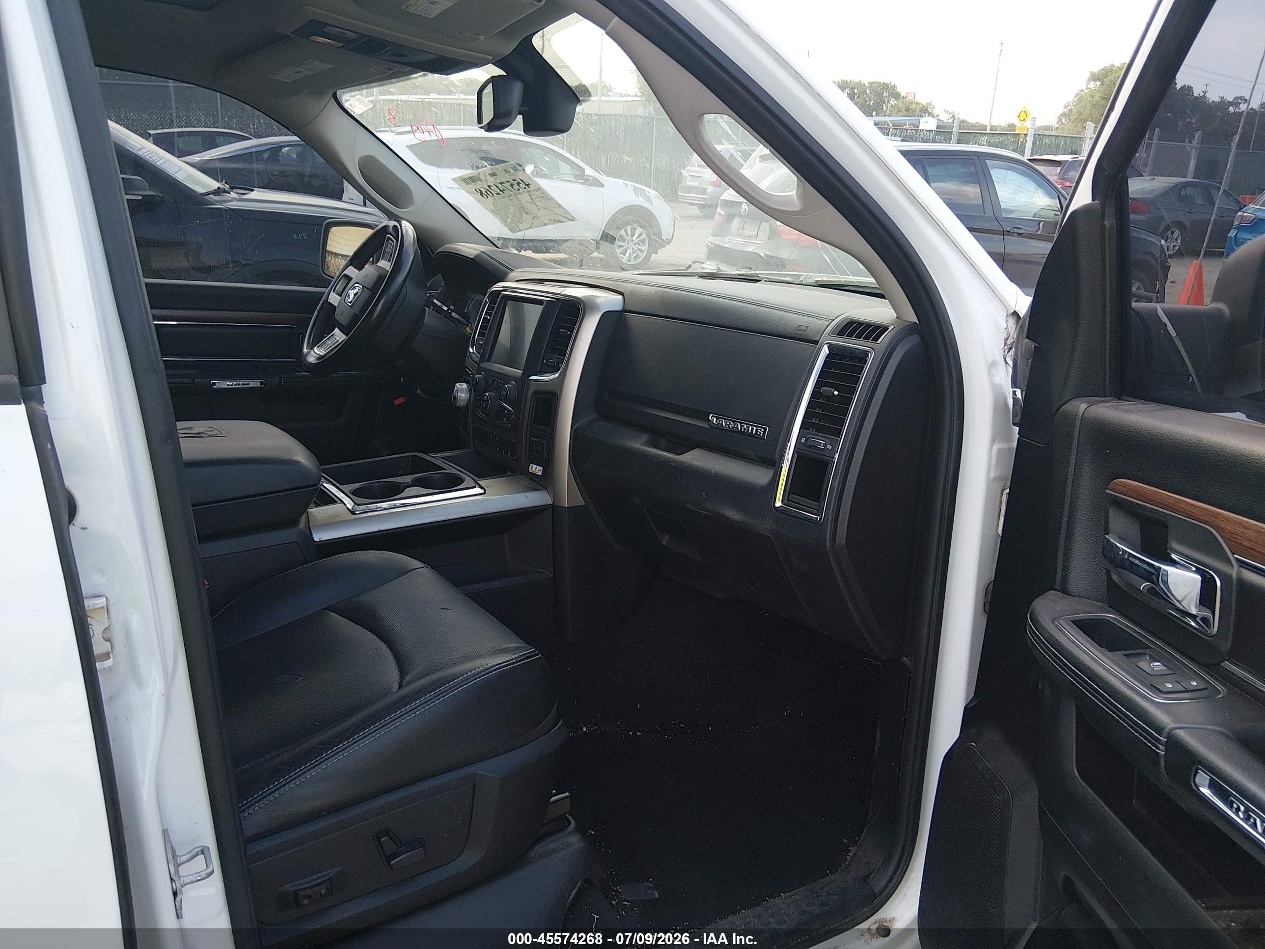 2013 Ram 1500 Laramie White vin: 1C6RR7NT3DS605575
