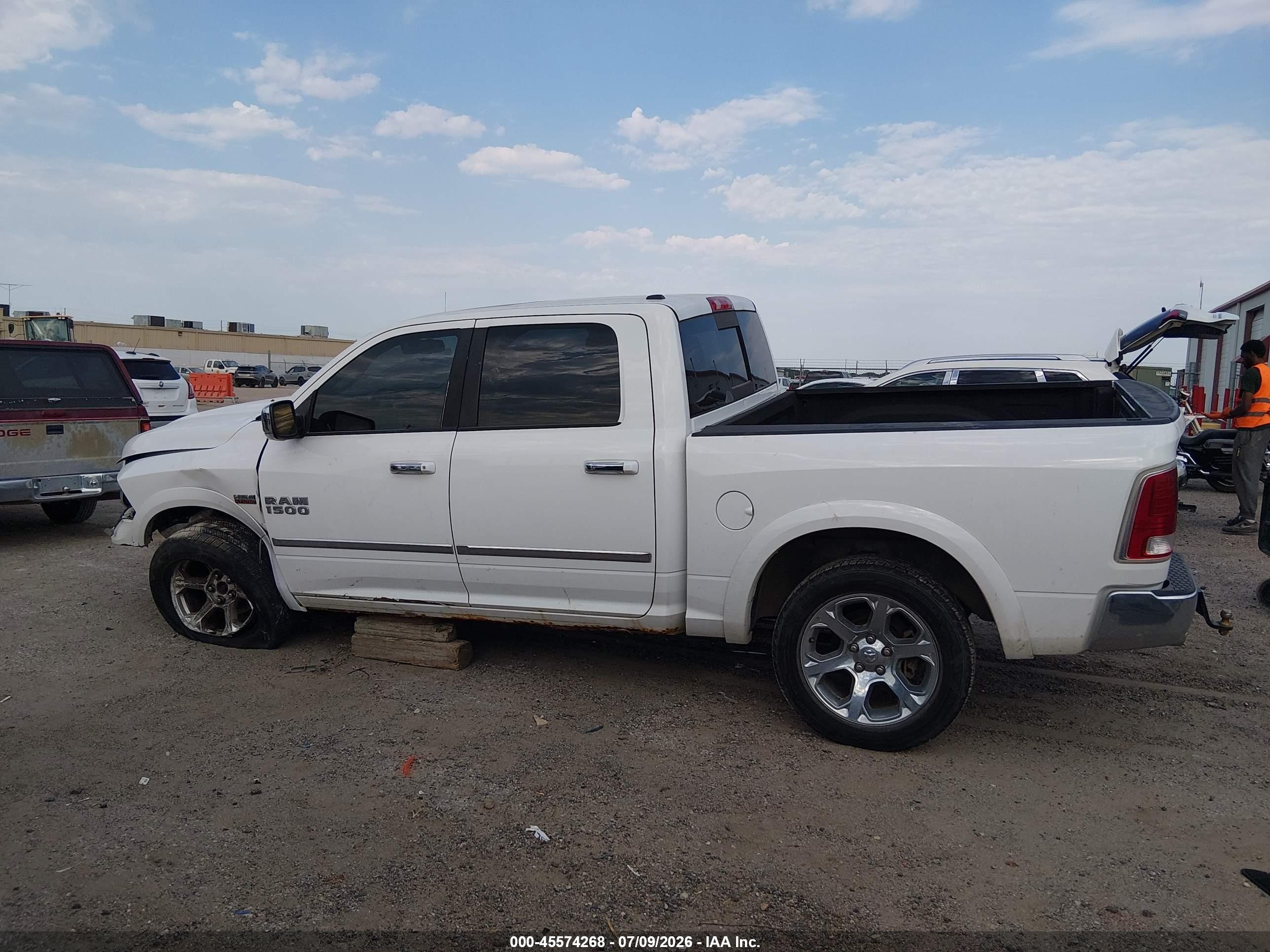 2013 Ram 1500 Laramie White vin: 1C6RR7NT3DS605575