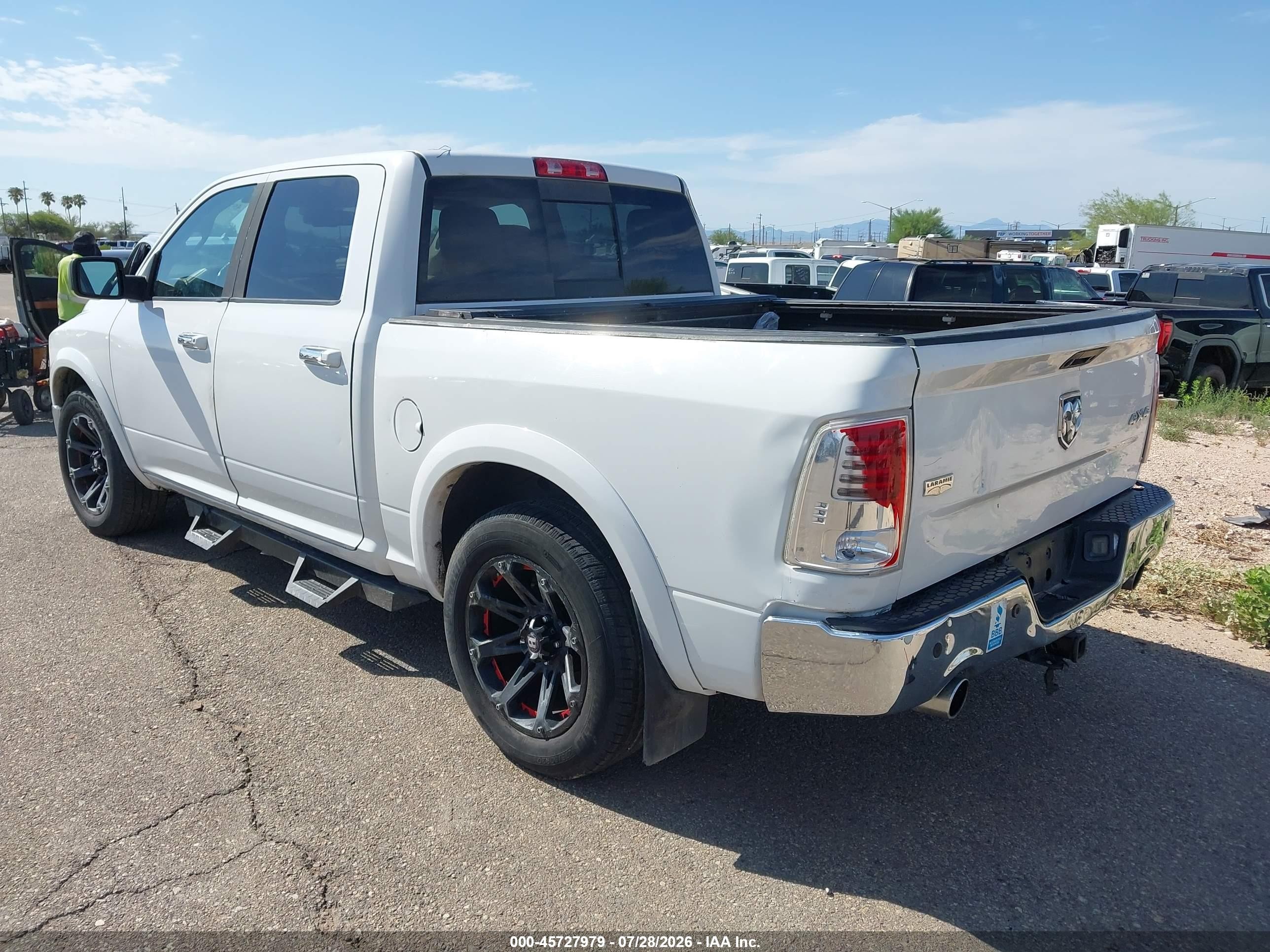 2013 Ram 1500 Laramie White vin: 1C6RR7NT3DS623865