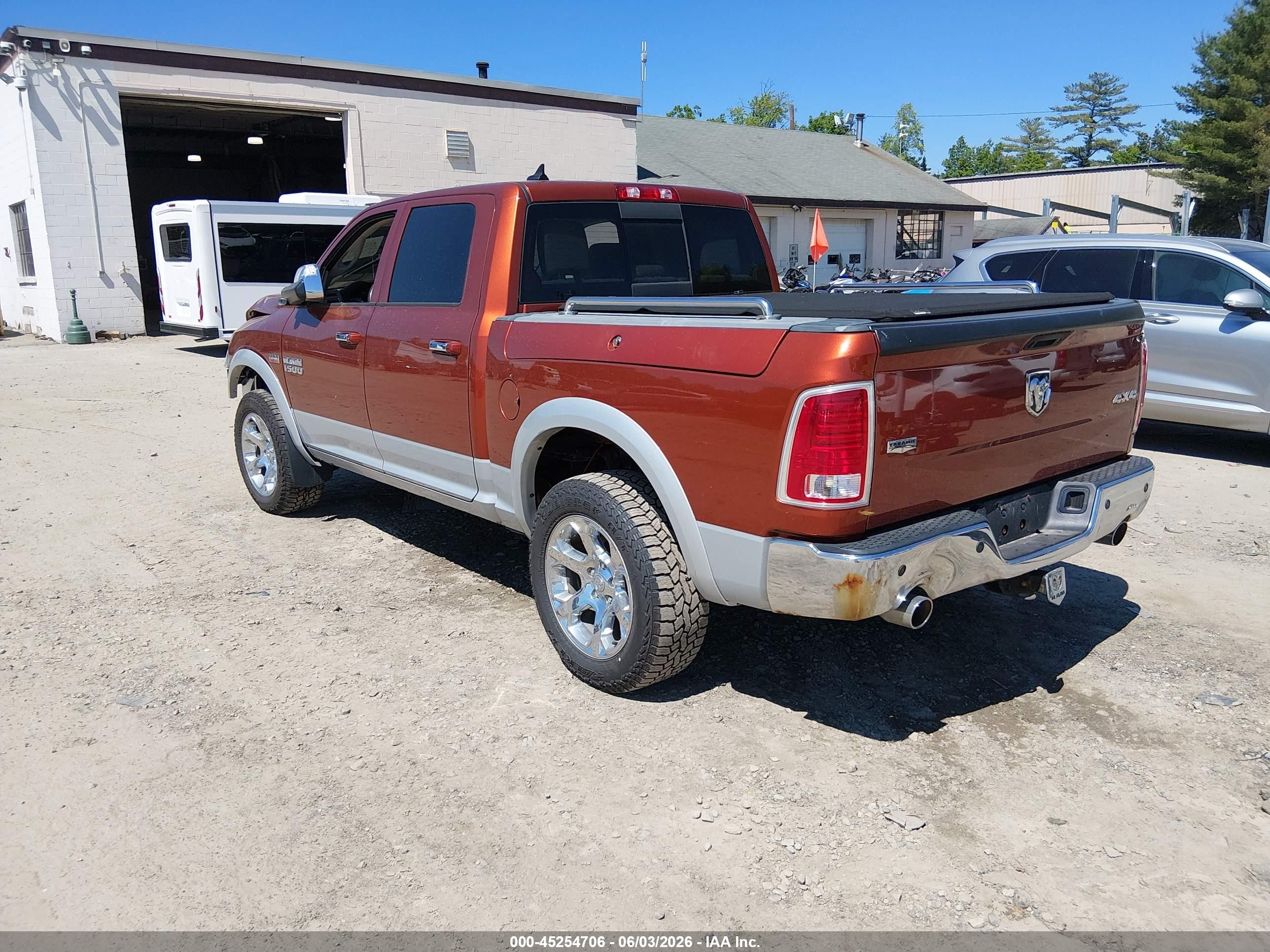2013 Ram 1500 Laramie Red vin: 1C6RR7NT3DS640262
