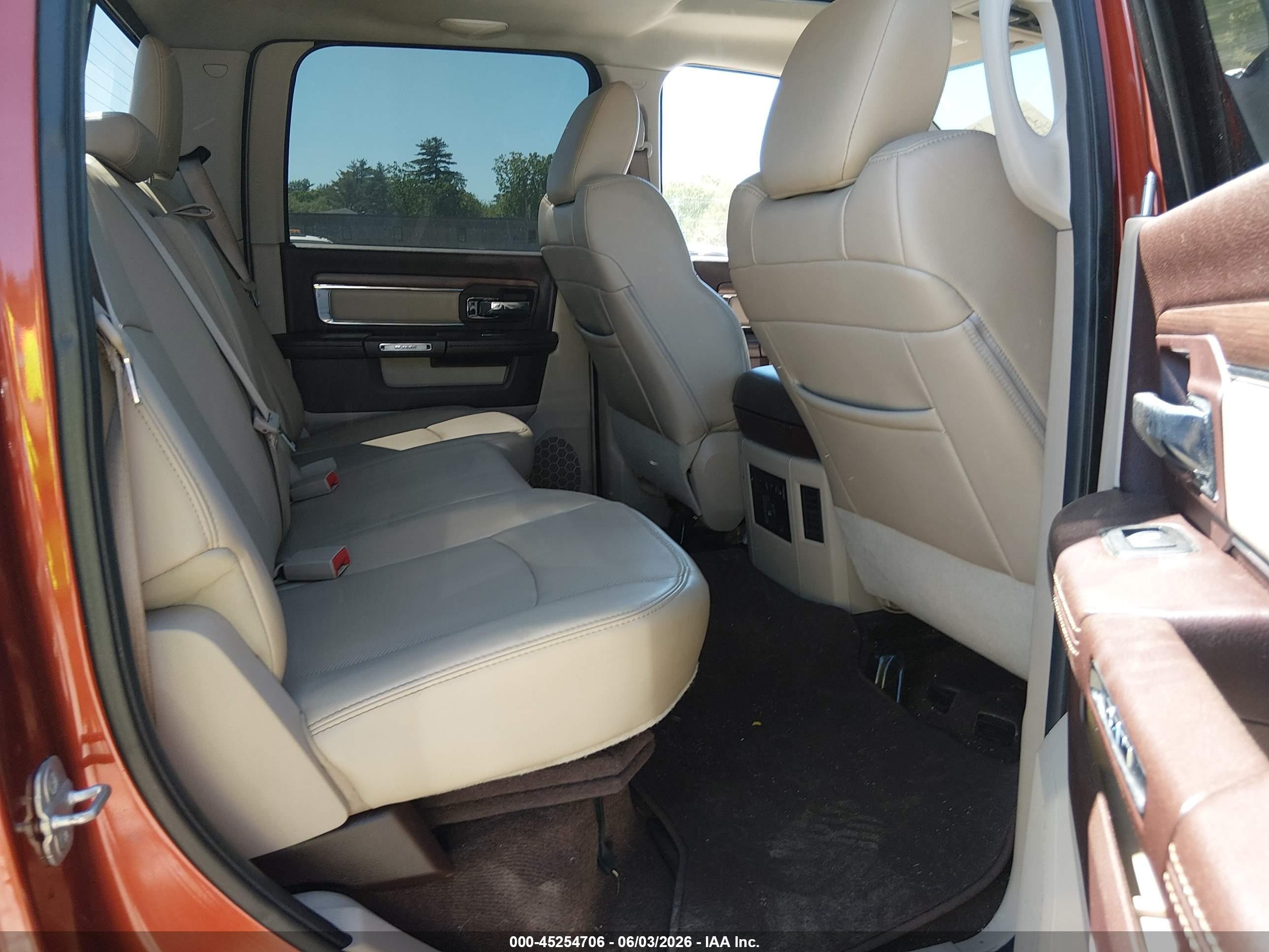 2013 Ram 1500 Laramie Red vin: 1C6RR7NT3DS640262