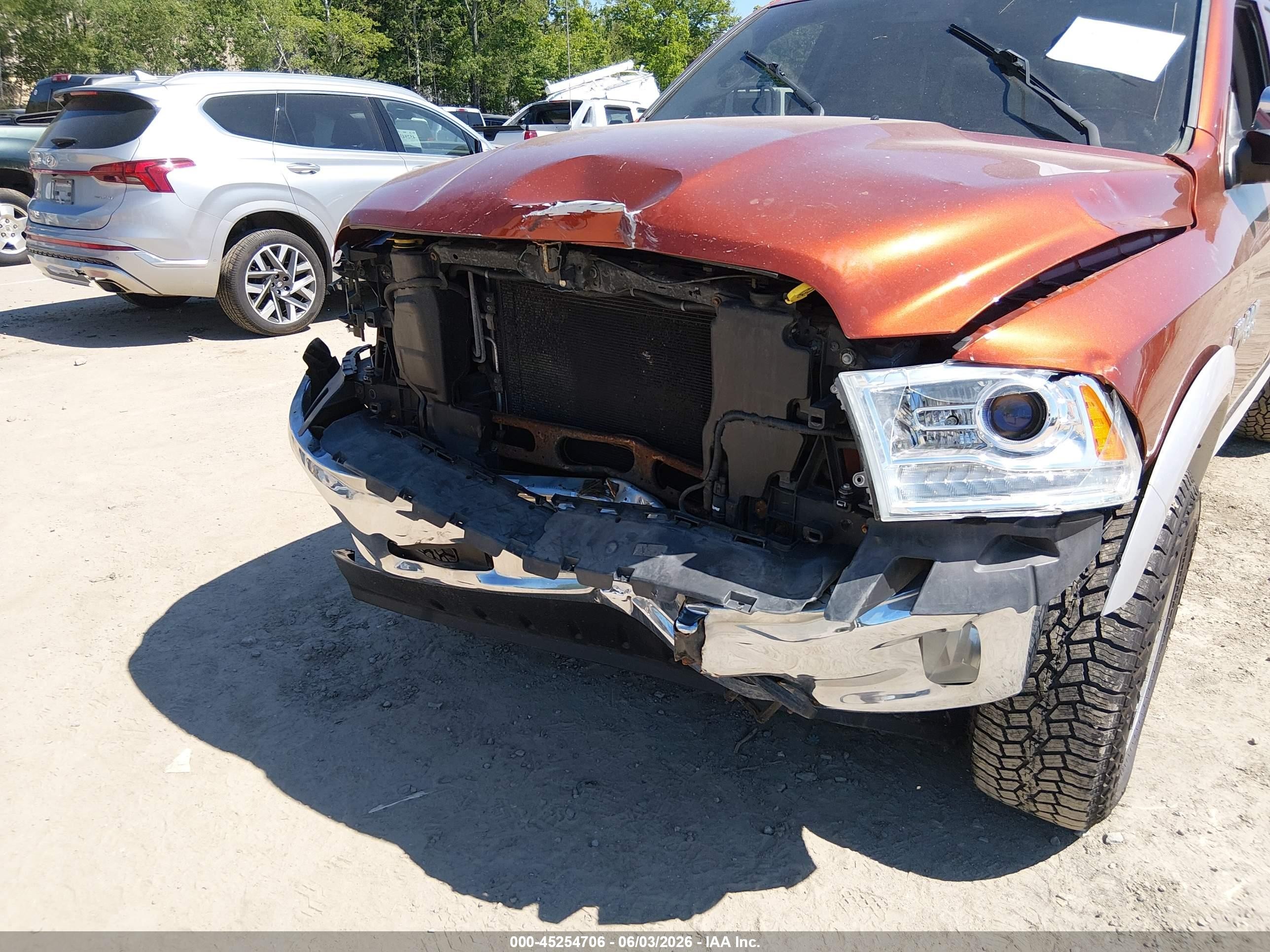 2013 Ram 1500 Laramie Red vin: 1C6RR7NT3DS640262