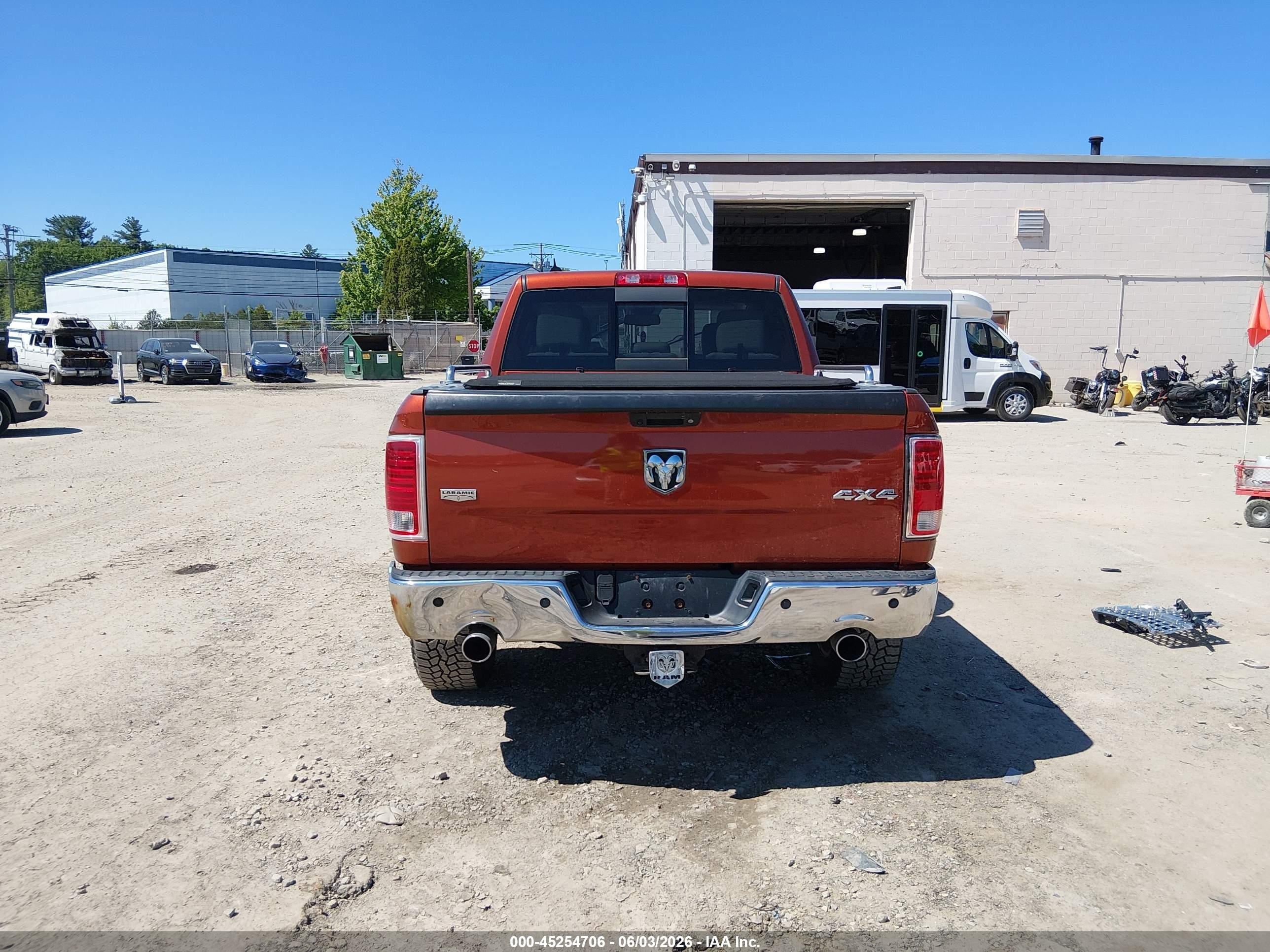 2013 Ram 1500 Laramie Red vin: 1C6RR7NT3DS640262