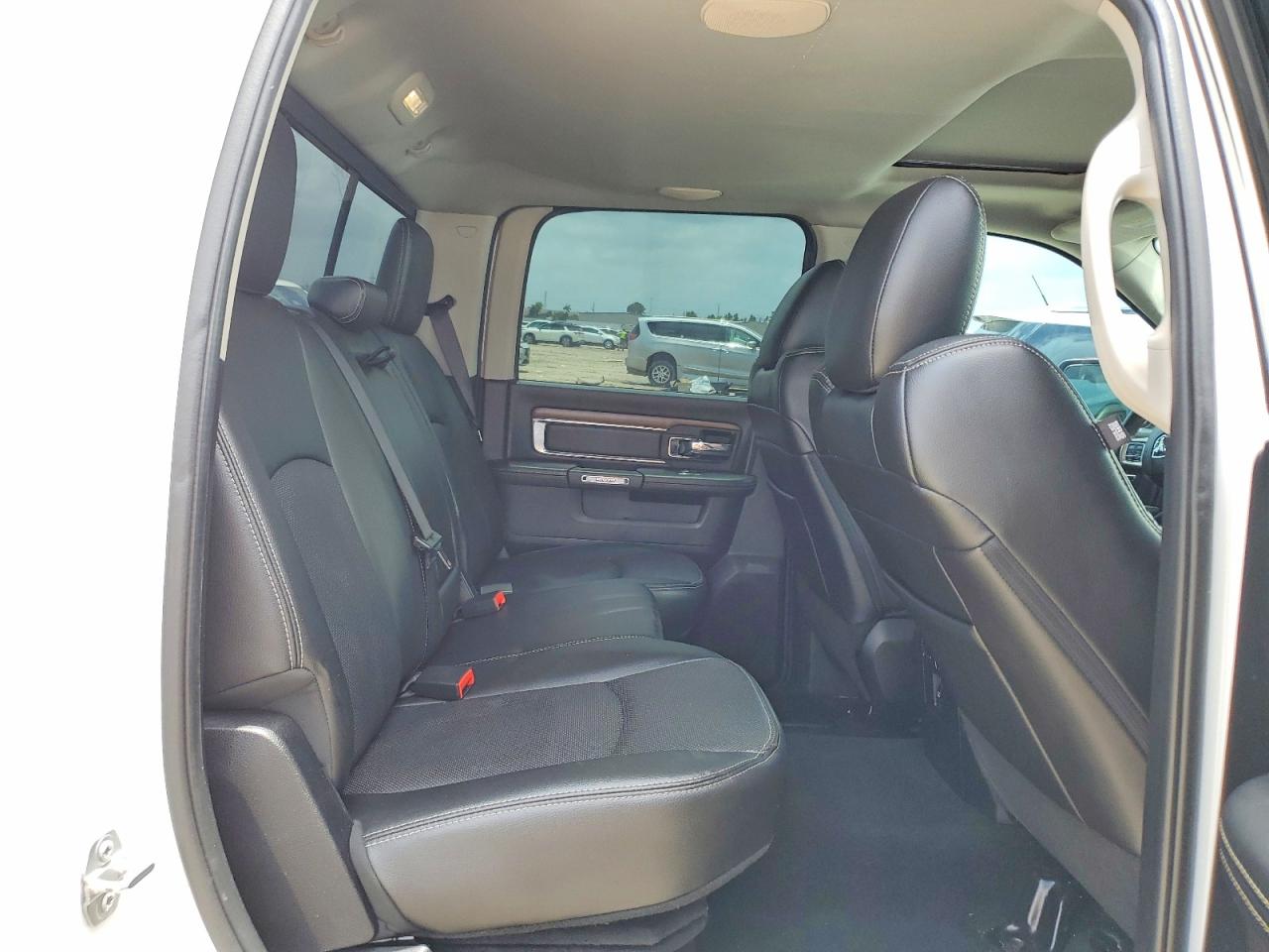 2015 Ram 1500 Laramie White vin: 1C6RR7NT3FS717201