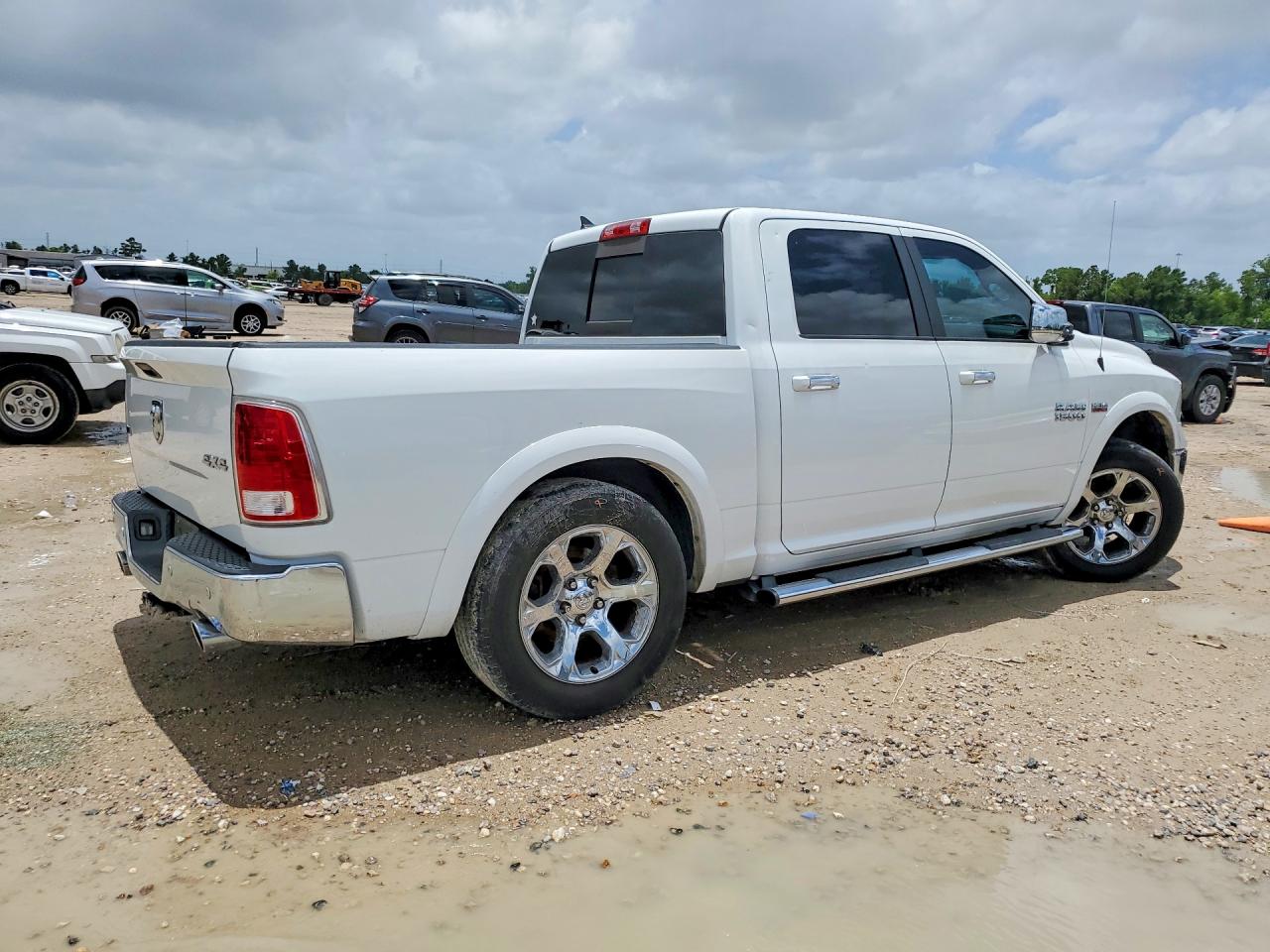 2015 Ram 1500 Laramie White vin: 1C6RR7NT3FS717201