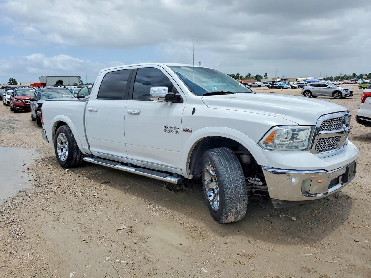 2015 Ram 1500 Laramie White vin: 1C6RR7NT3FS717201