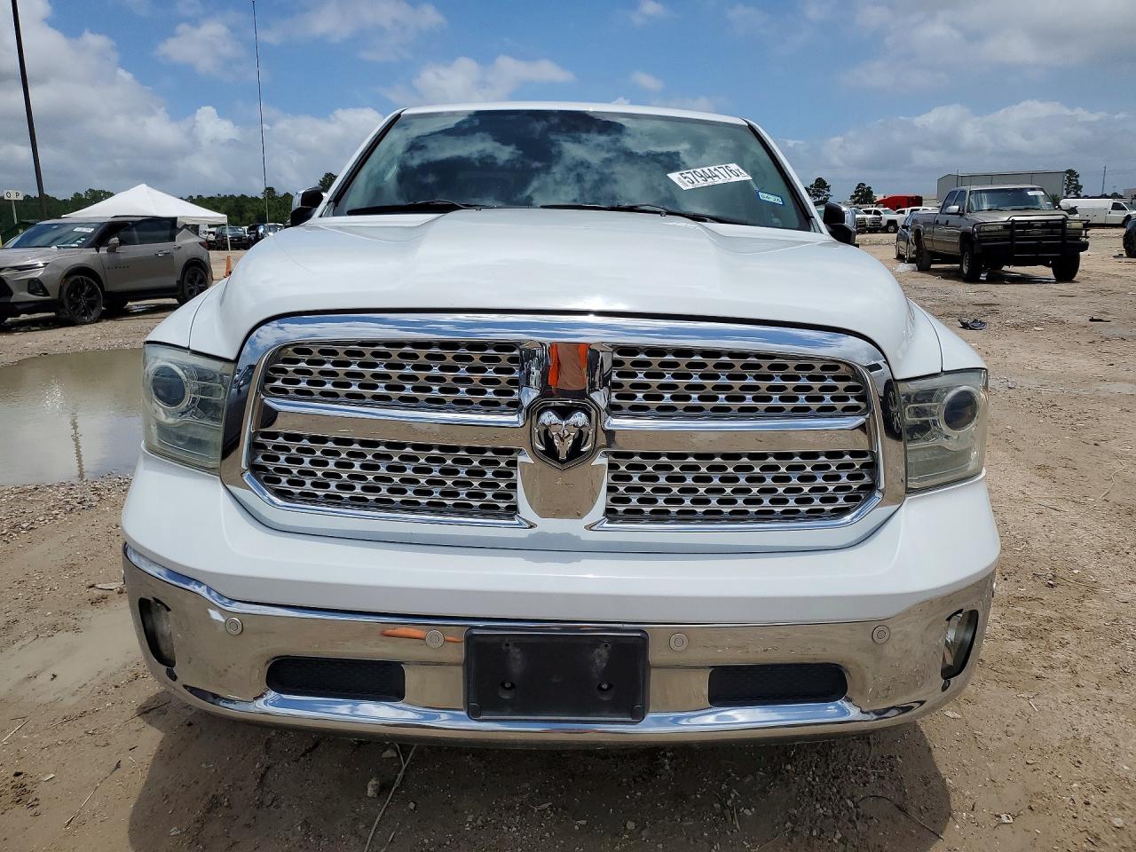 2015 Ram 1500 Laramie White vin: 1C6RR7NT3FS717201