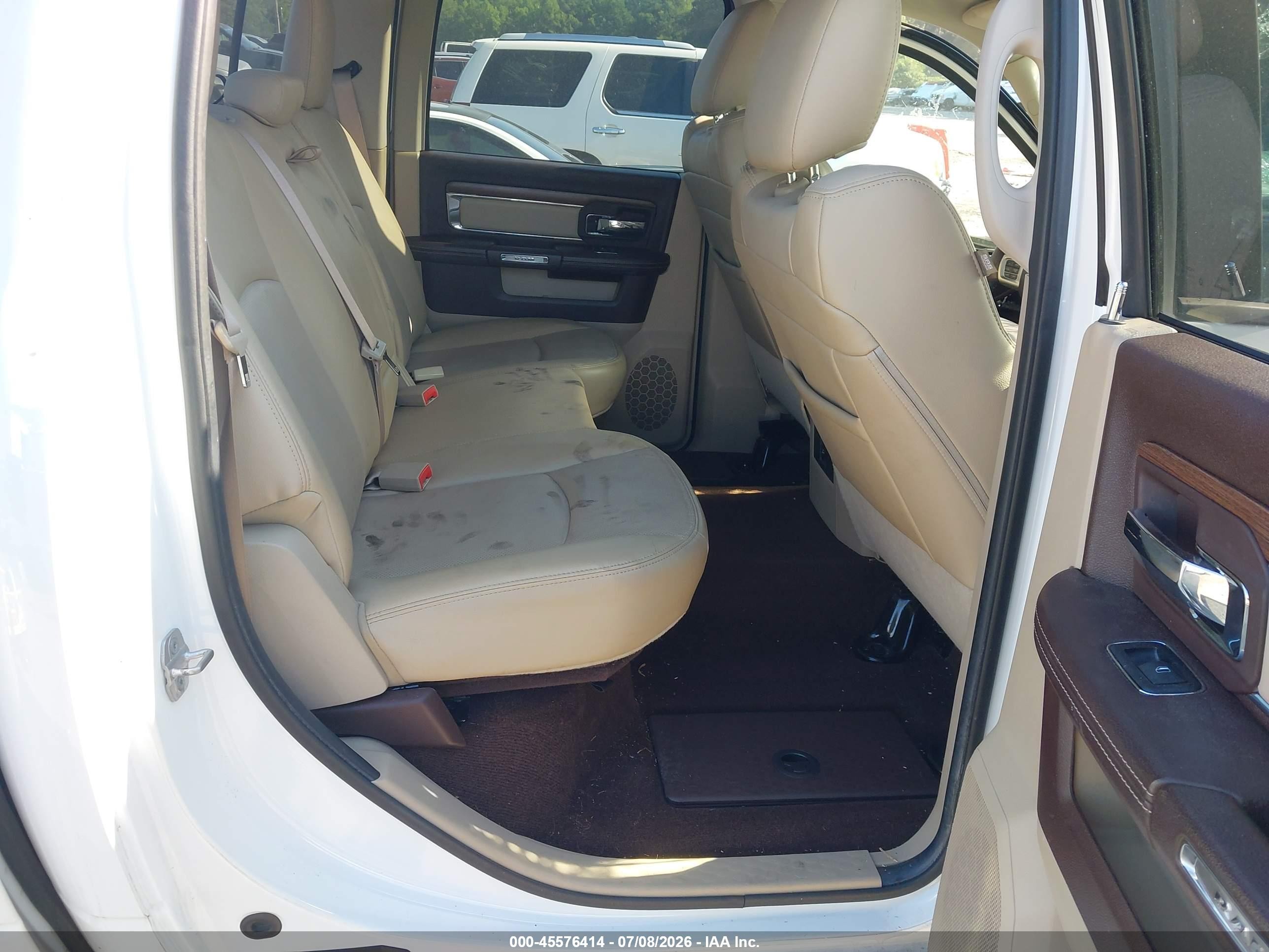 2013 Ram 1500 Laramie Белый vin: 1C6RR7NT4DS715213