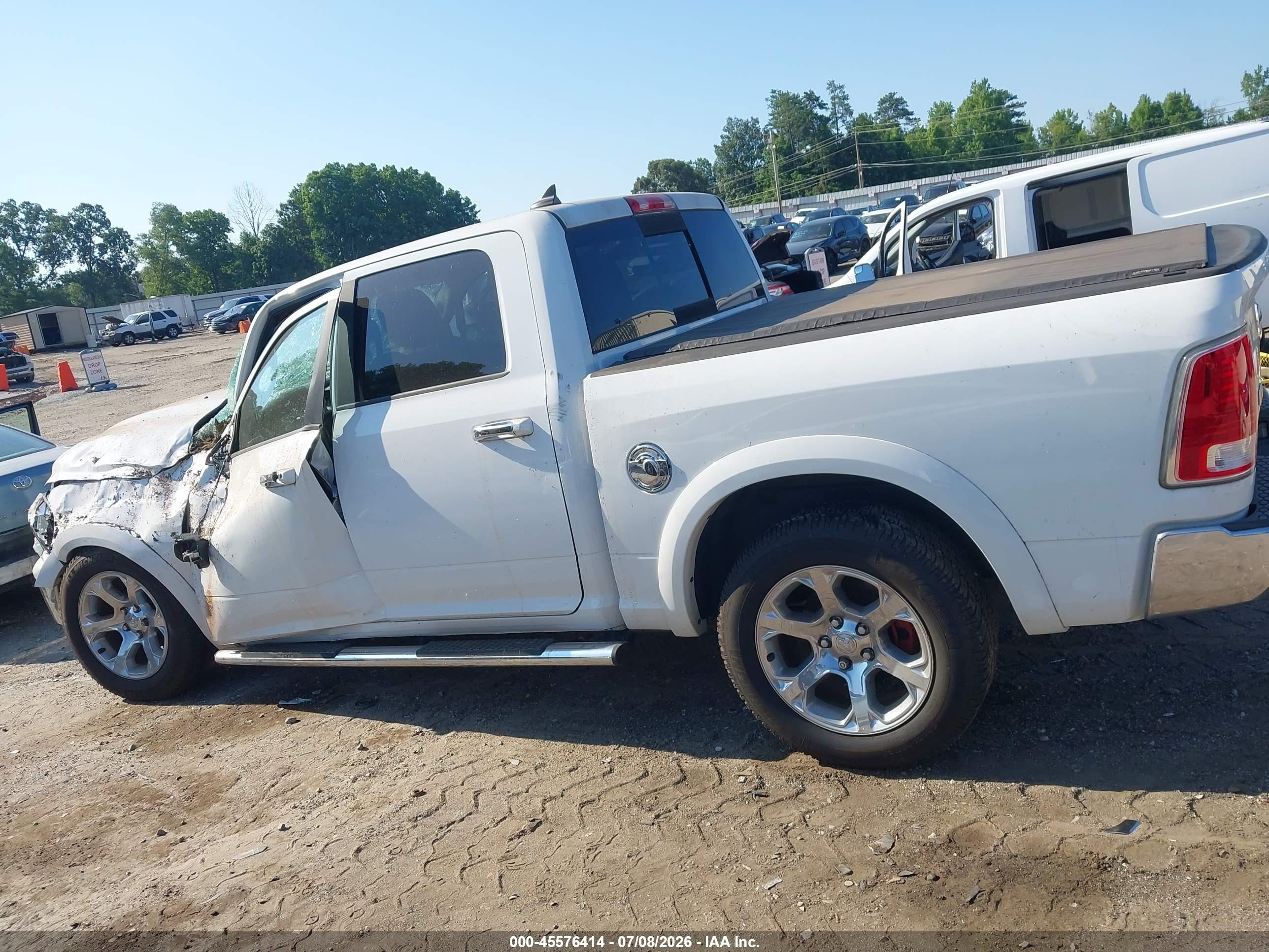 2013 Ram 1500 Laramie Белый vin: 1C6RR7NT4DS715213