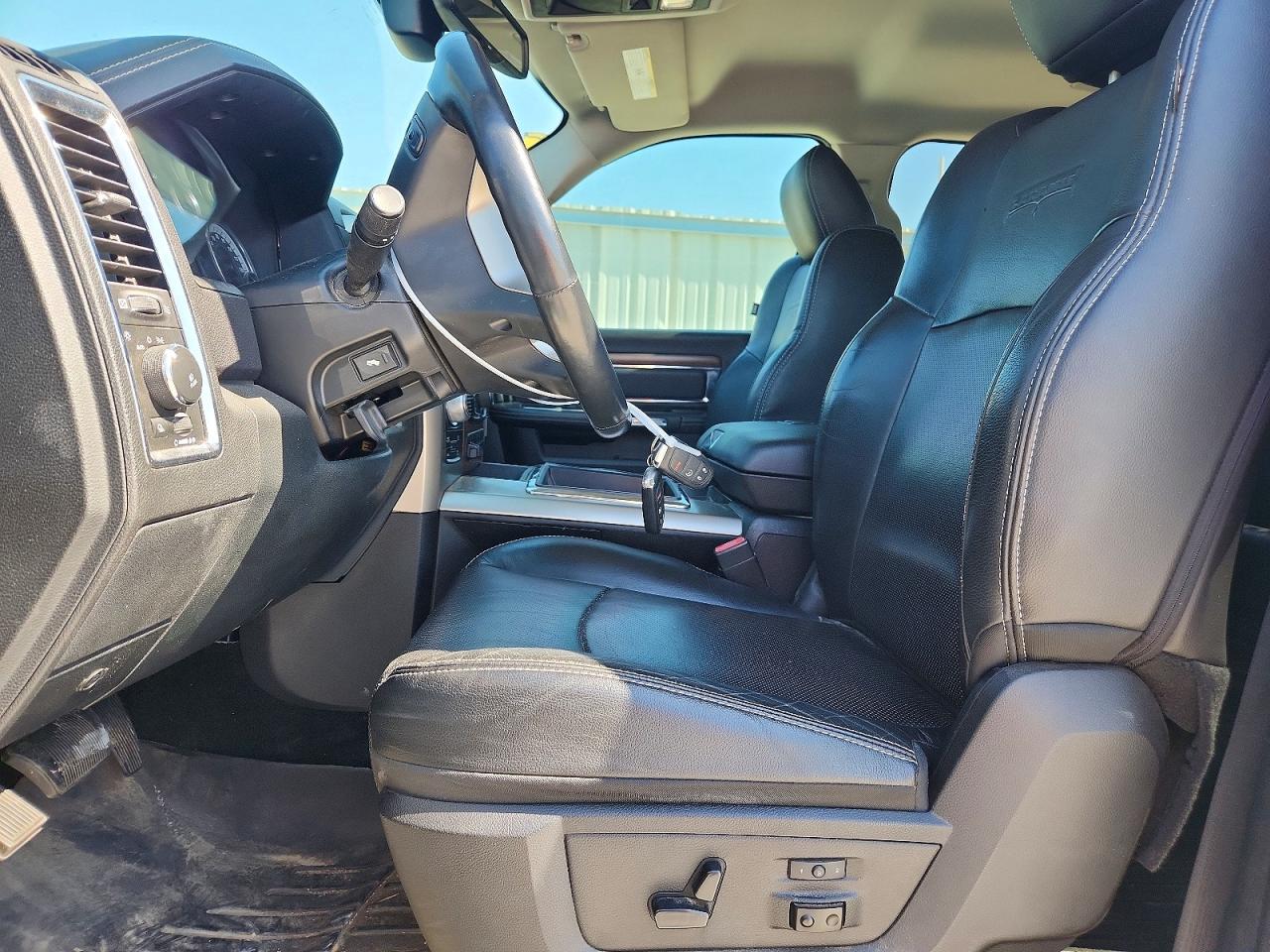 2015 Ram 1500 Laramie Черный vin: 1C6RR7NT4FS666484