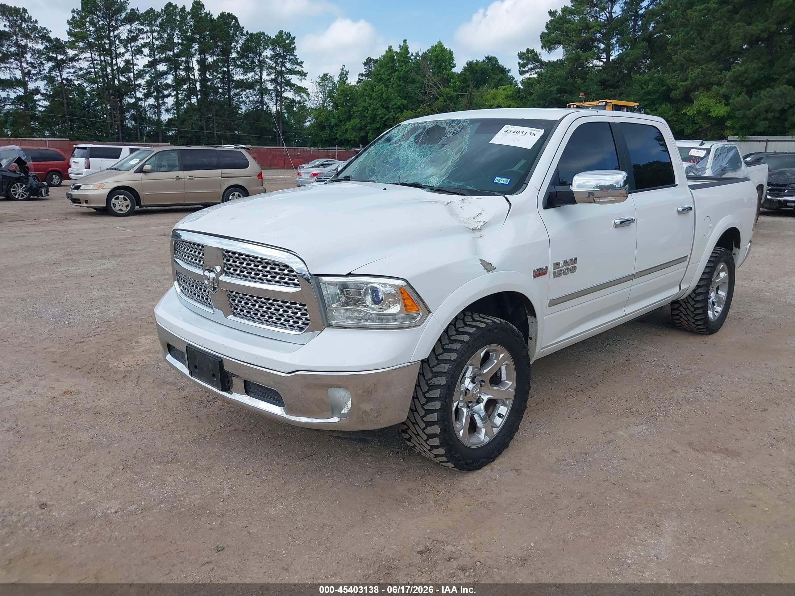 2015 Ram 1500 Laramie Белый vin: 1C6RR7NT4FS768416