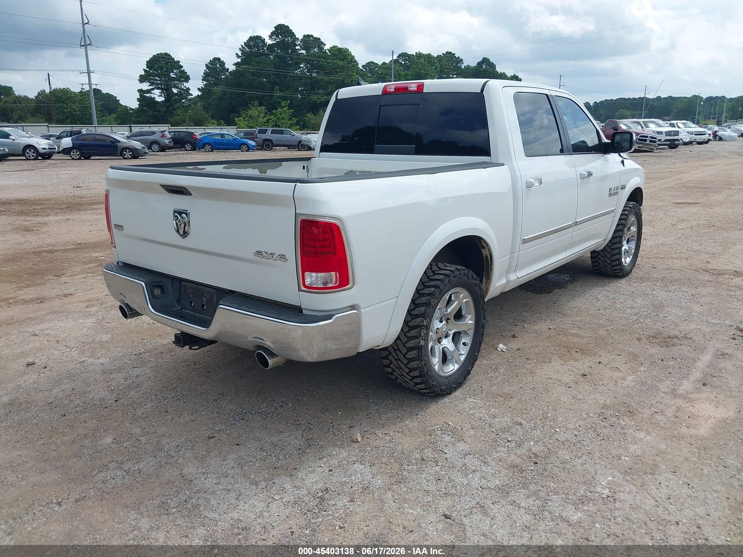 2015 Ram 1500 Laramie Белый vin: 1C6RR7NT4FS768416