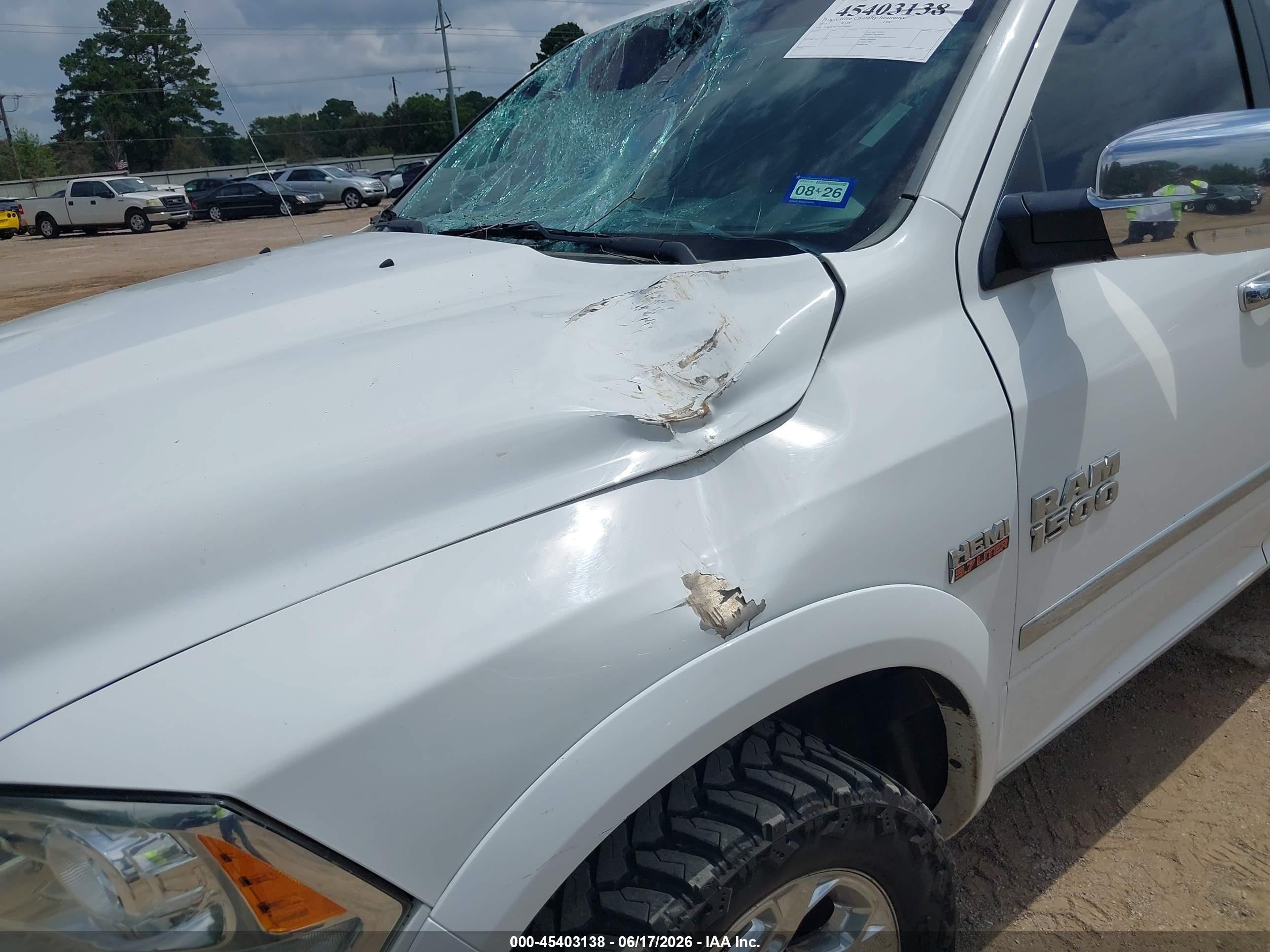 2015 Ram 1500 Laramie Белый vin: 1C6RR7NT4FS768416