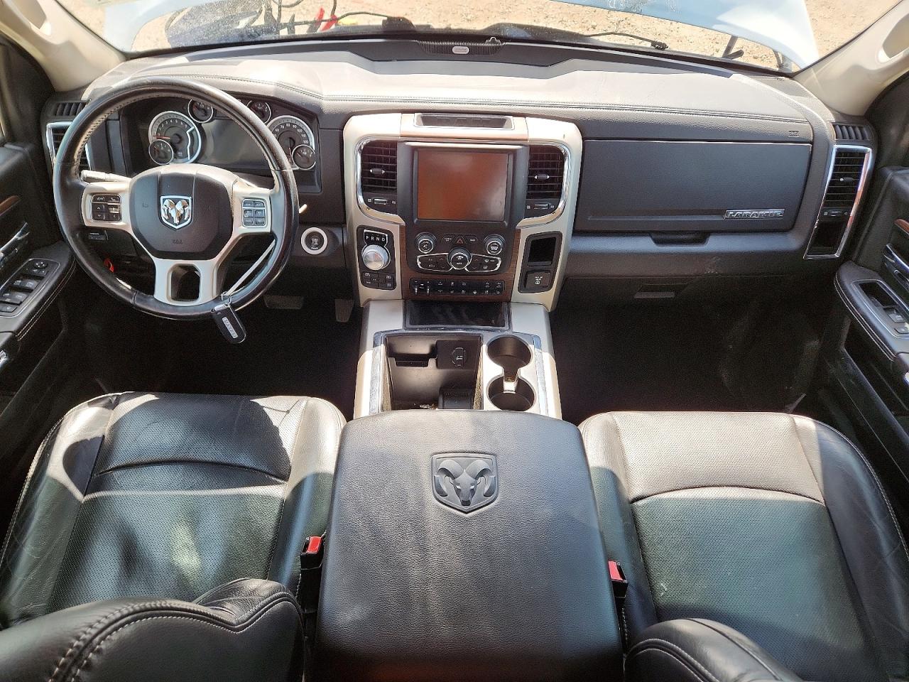 2015 Ram 1500 Laramie Белый vin: 1C6RR7NT5FS632926