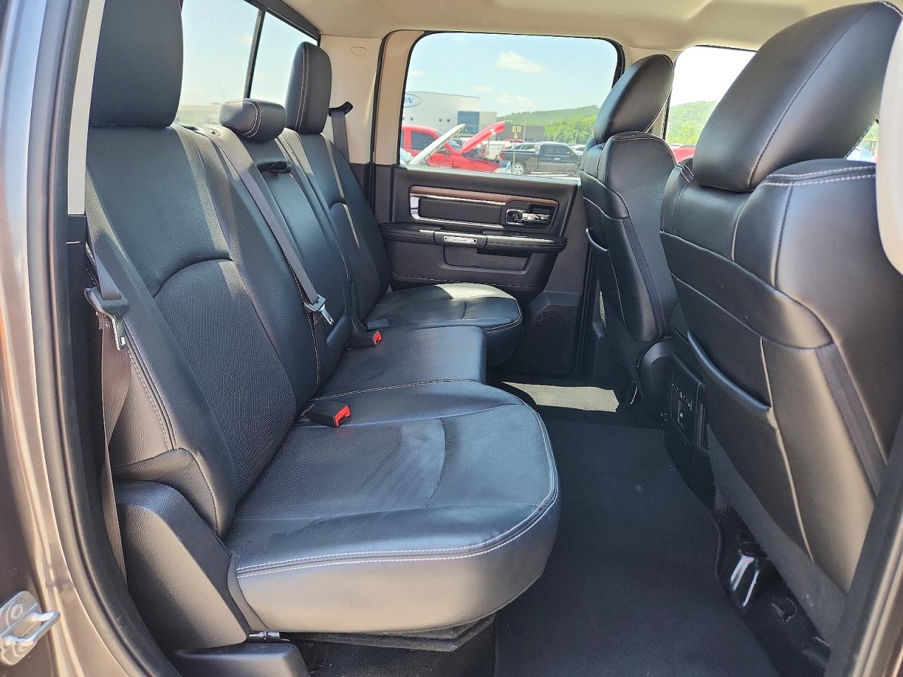2015 Ram 1500 Laramie Gray vin: 1C6RR7NT5FS748174