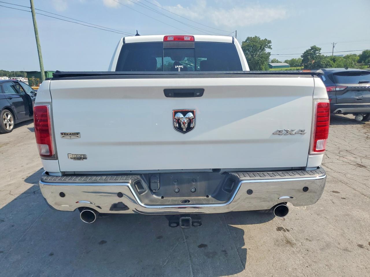 2013 Ram 1500 Laramie White vin: 1C6RR7NT6DS720784