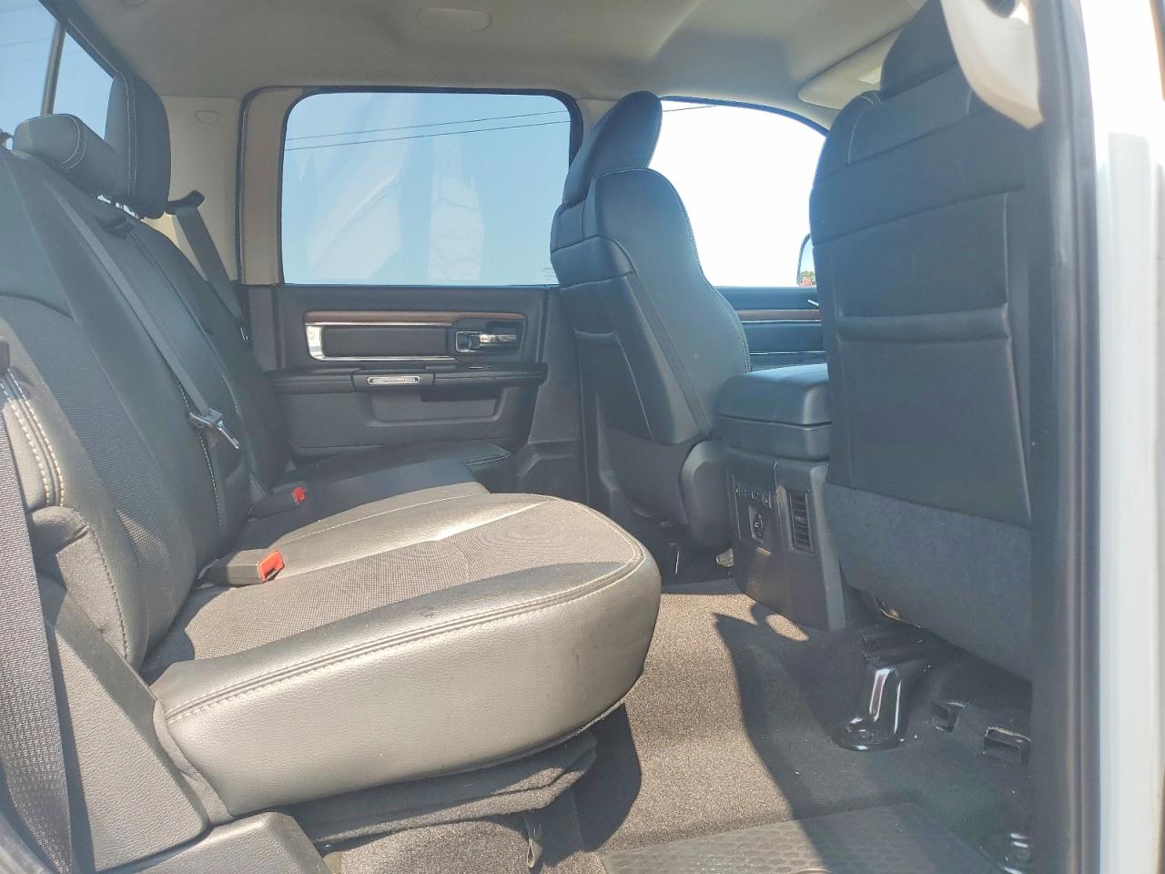 2013 Ram 1500 Laramie White vin: 1C6RR7NT6DS720784