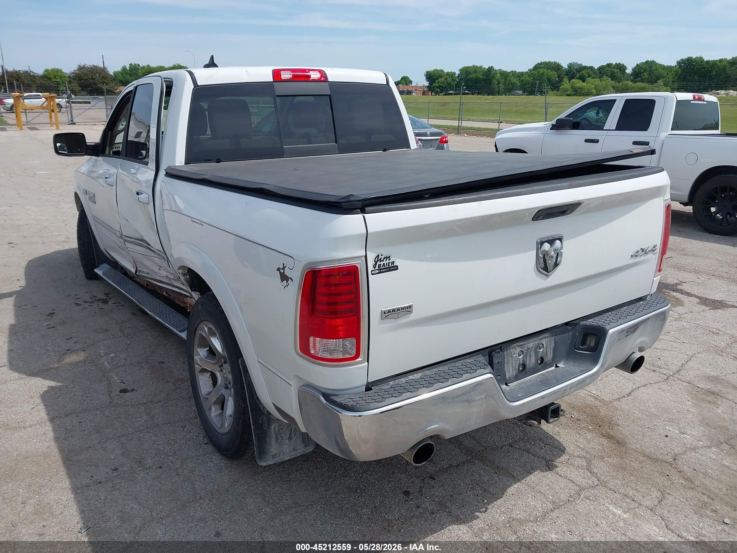 2014 Ram 1500 Laramie White vin: 1C6RR7NT6ES153218