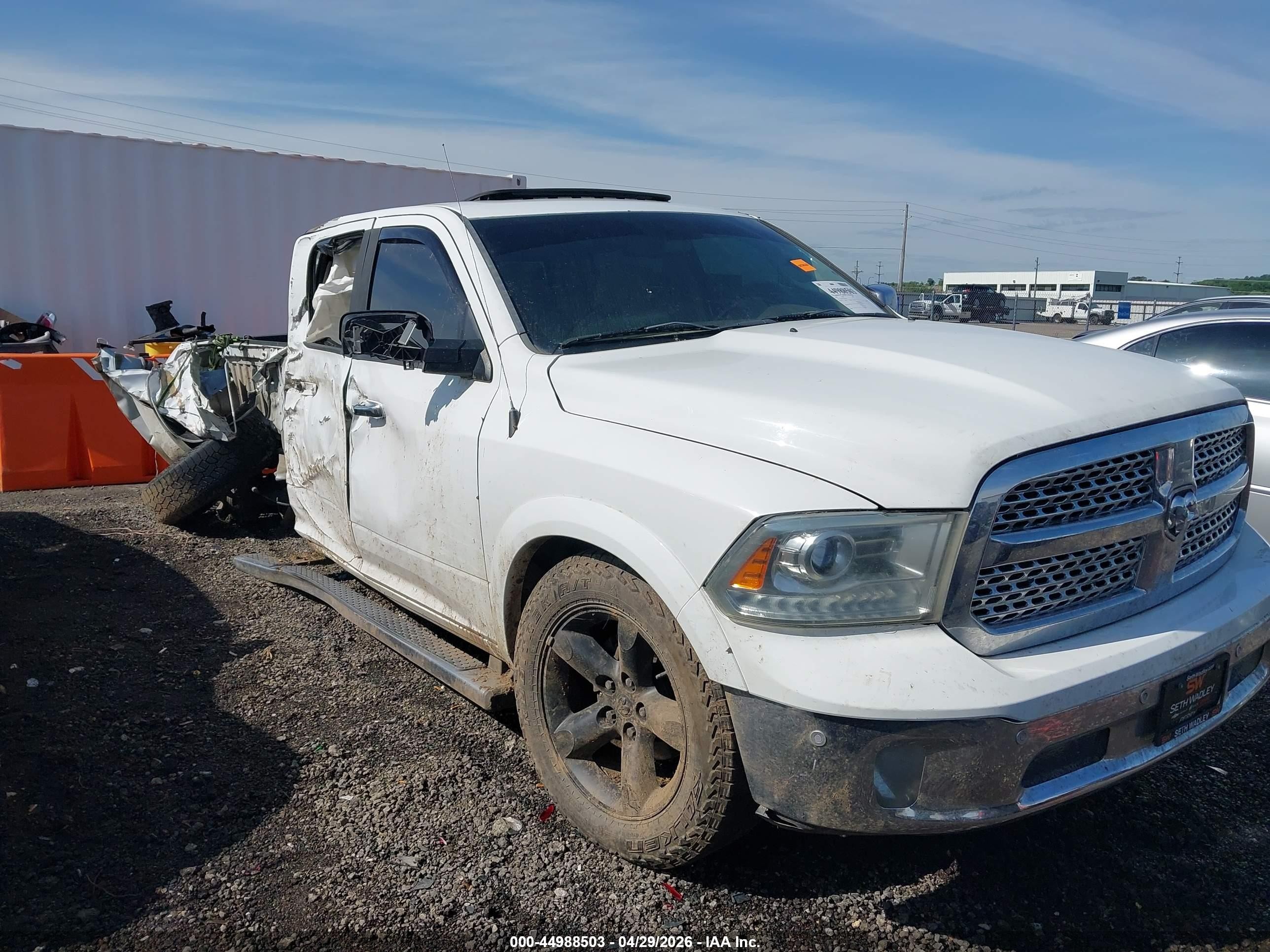 2014 Ram 1500 Laramie White vin: 1C6RR7NT6ES447802