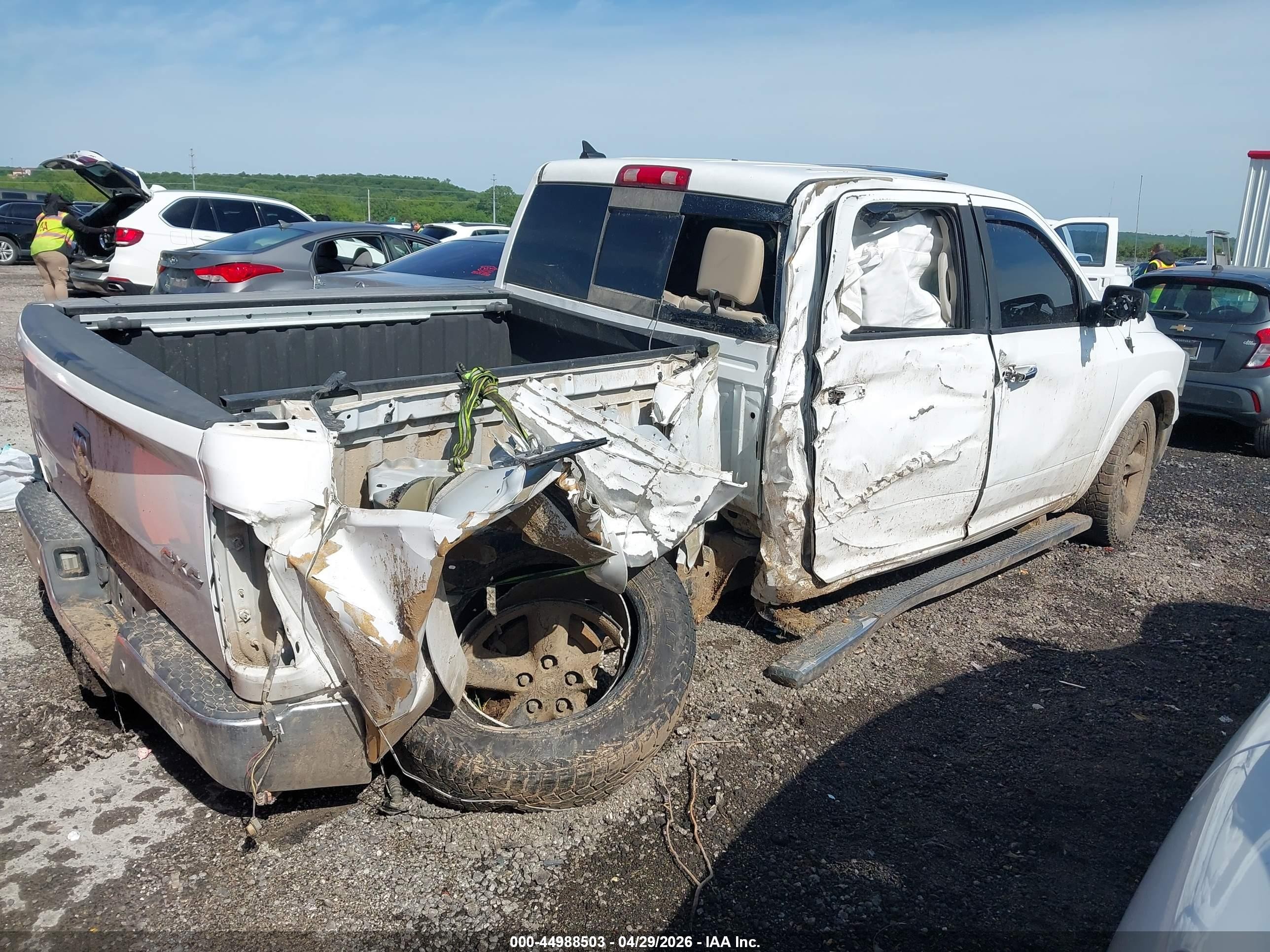 2014 Ram 1500 Laramie White vin: 1C6RR7NT6ES447802