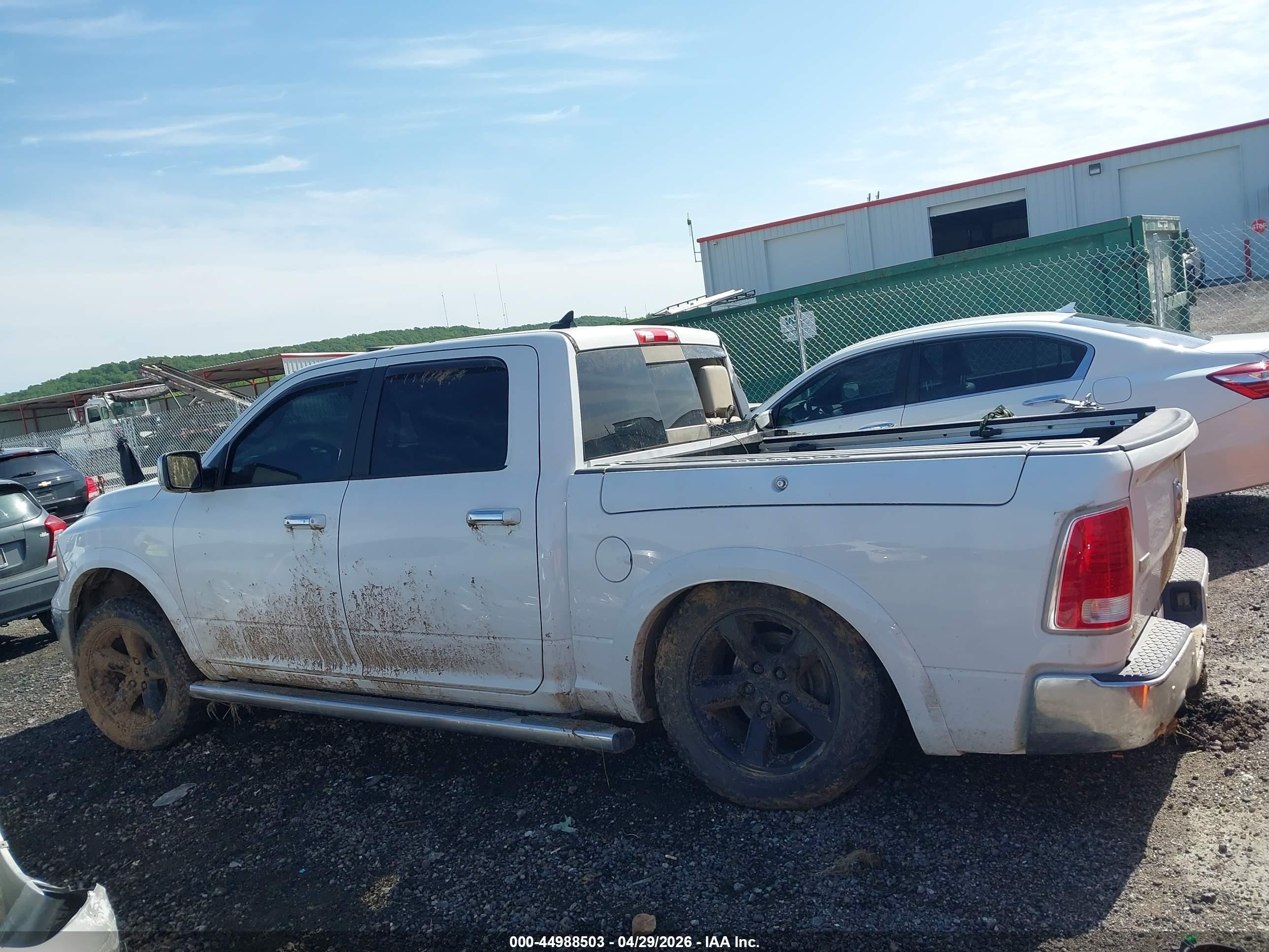 2014 Ram 1500 Laramie White vin: 1C6RR7NT6ES447802