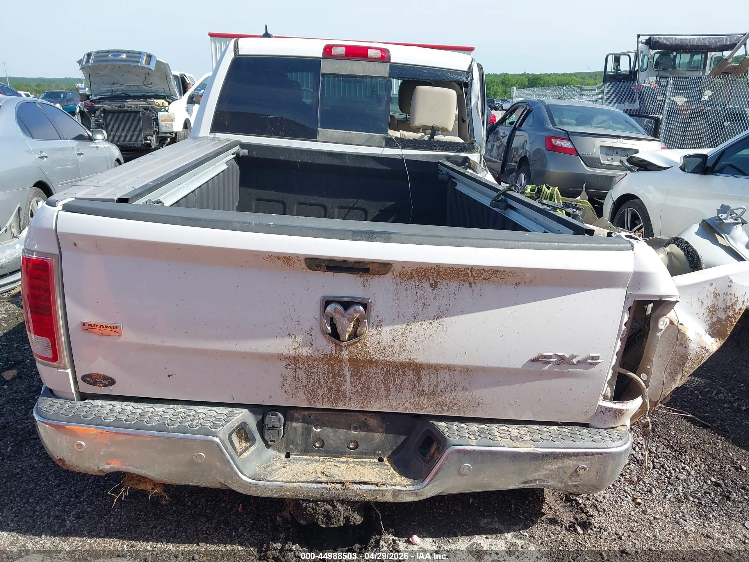 2014 Ram 1500 Laramie White vin: 1C6RR7NT6ES447802
