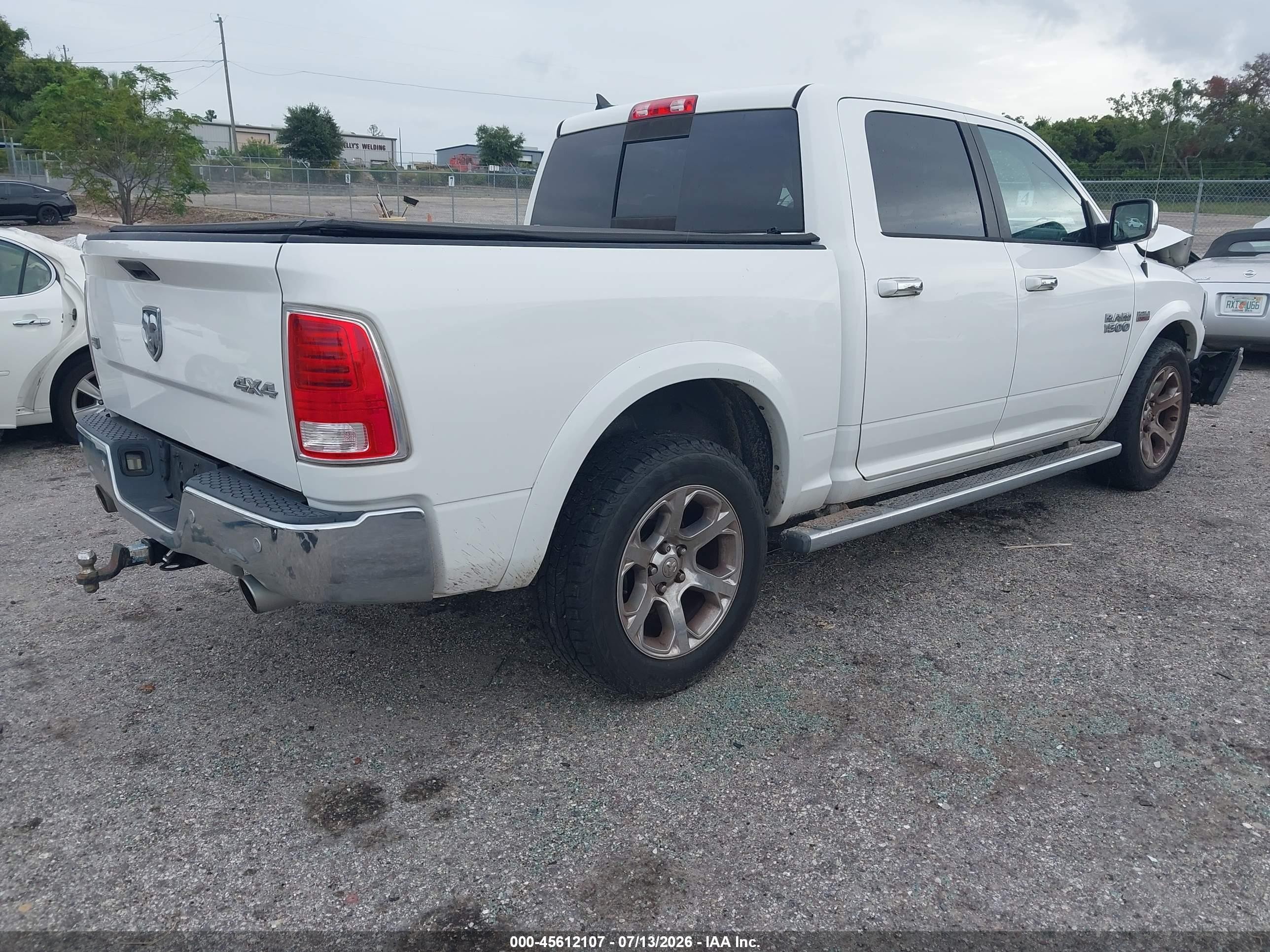 2015 Ram 1500 Laramie White vin: 1C6RR7NT6FS533757