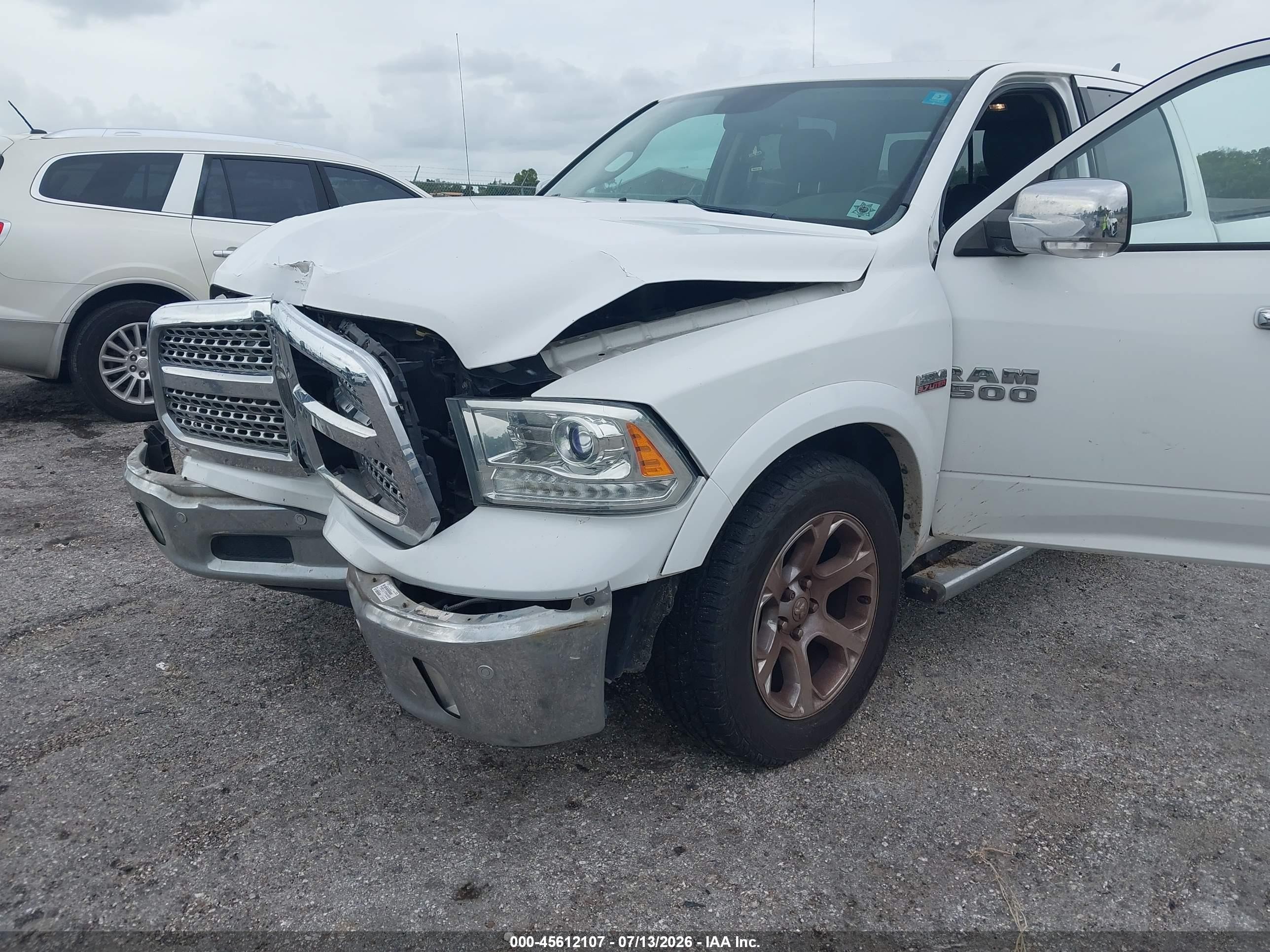 2015 Ram 1500 Laramie White vin: 1C6RR7NT6FS533757
