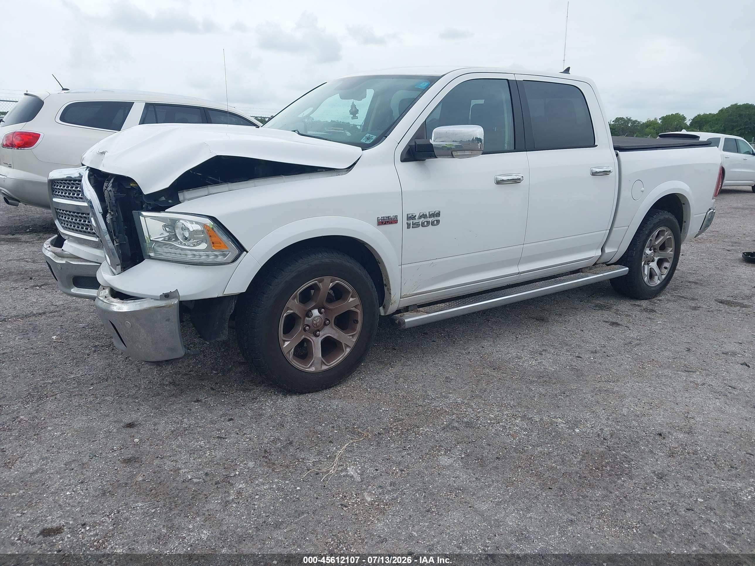 2015 Ram 1500 Laramie White vin: 1C6RR7NT6FS533757