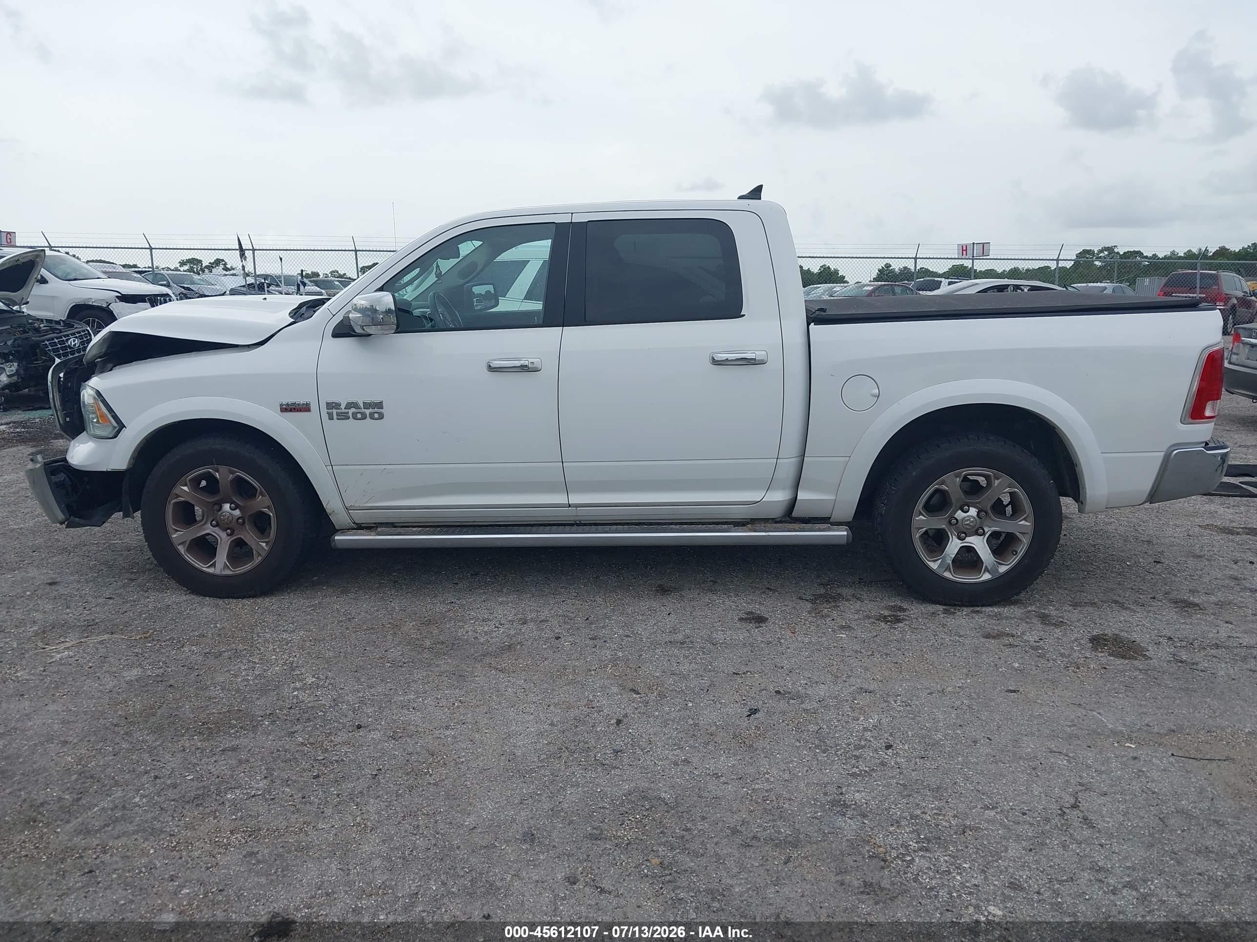 2015 Ram 1500 Laramie White vin: 1C6RR7NT6FS533757