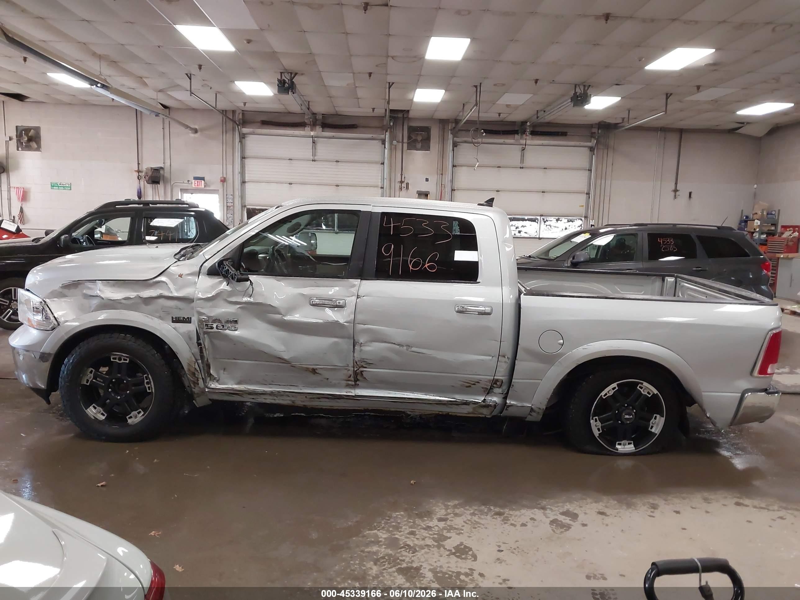 2014 Ram 1500 Laramie Silver vin: 1C6RR7NT7ES247804