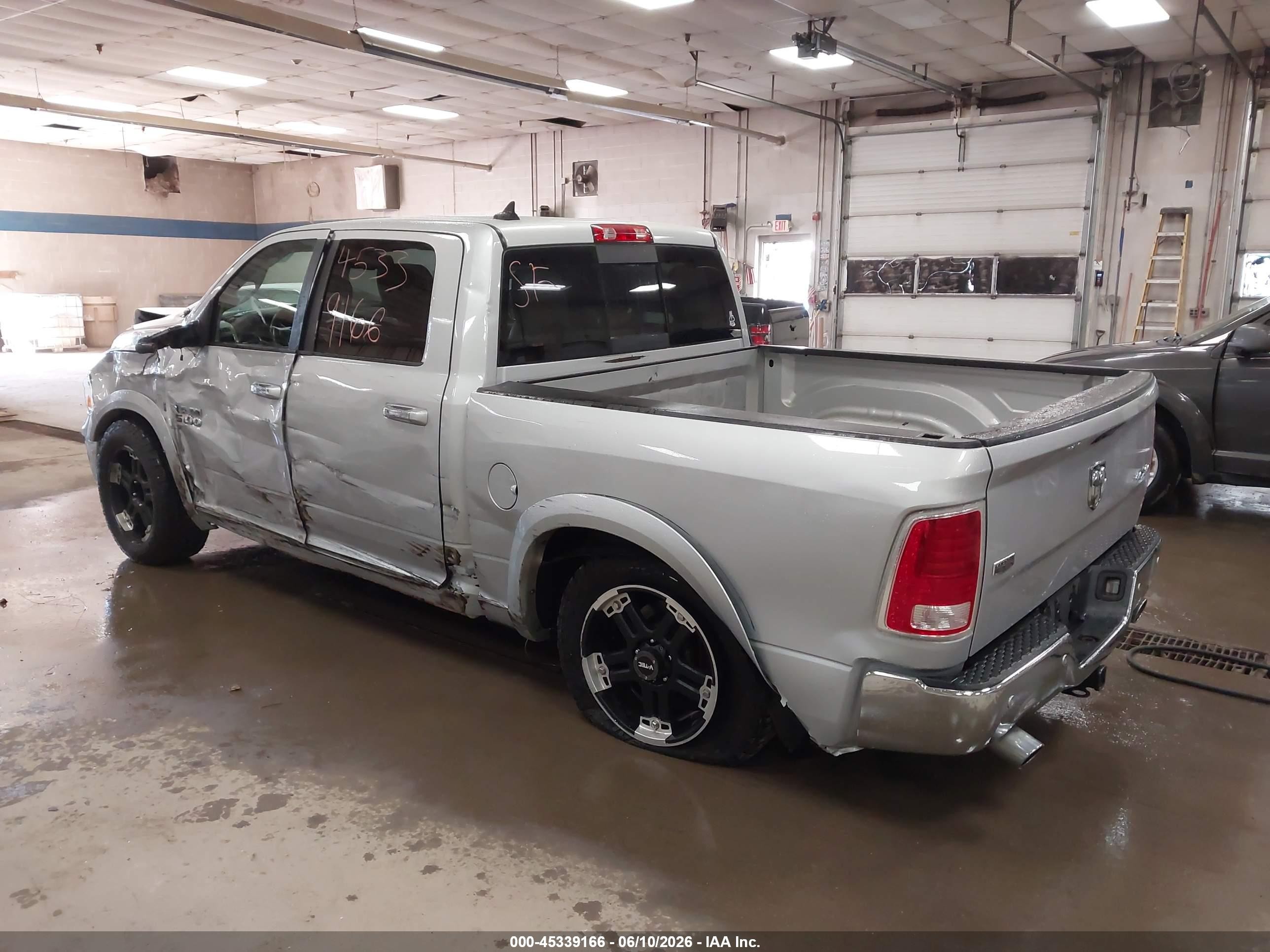 2014 Ram 1500 Laramie Silver vin: 1C6RR7NT7ES247804