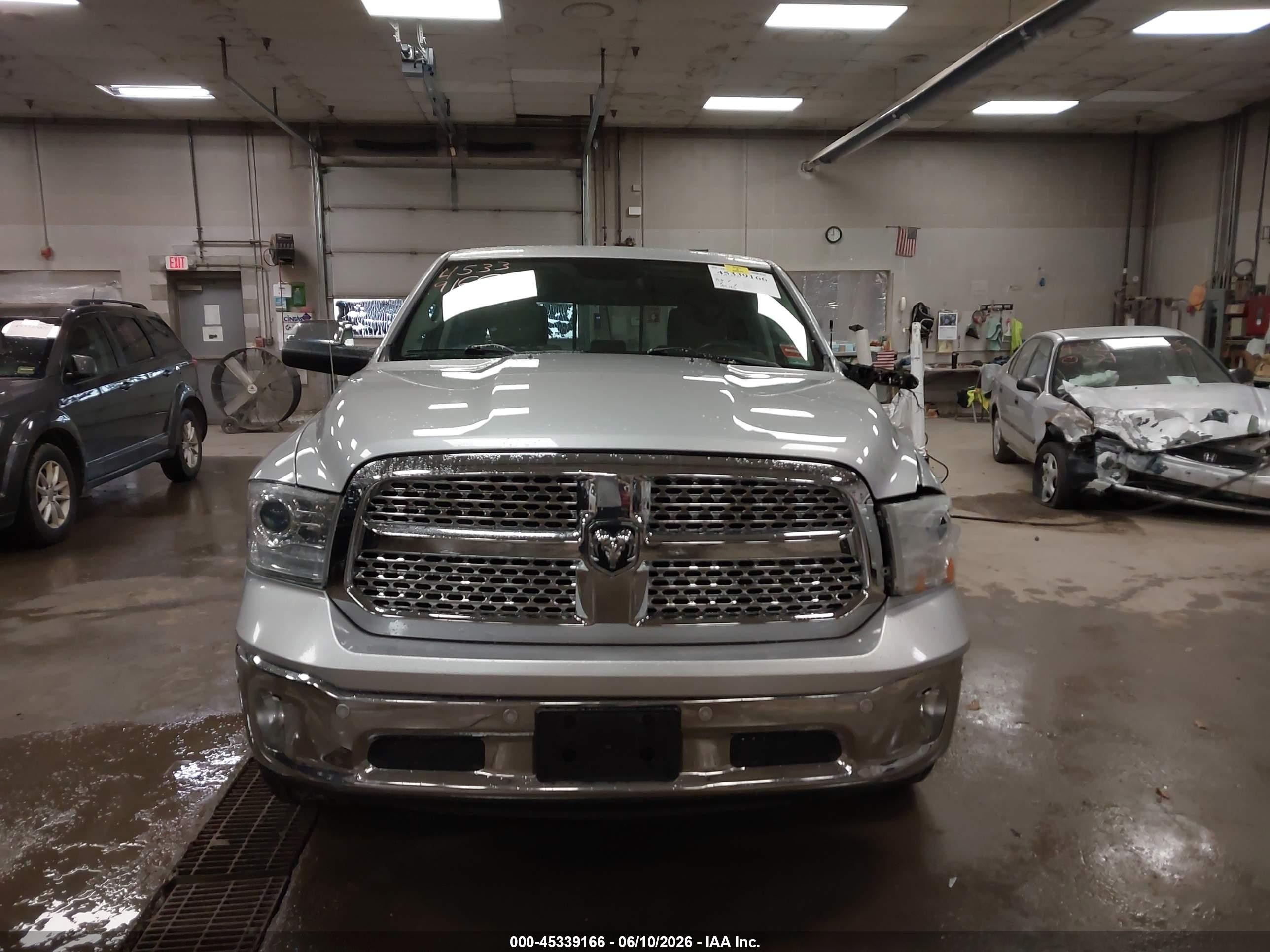 2014 Ram 1500 Laramie Silver vin: 1C6RR7NT7ES247804