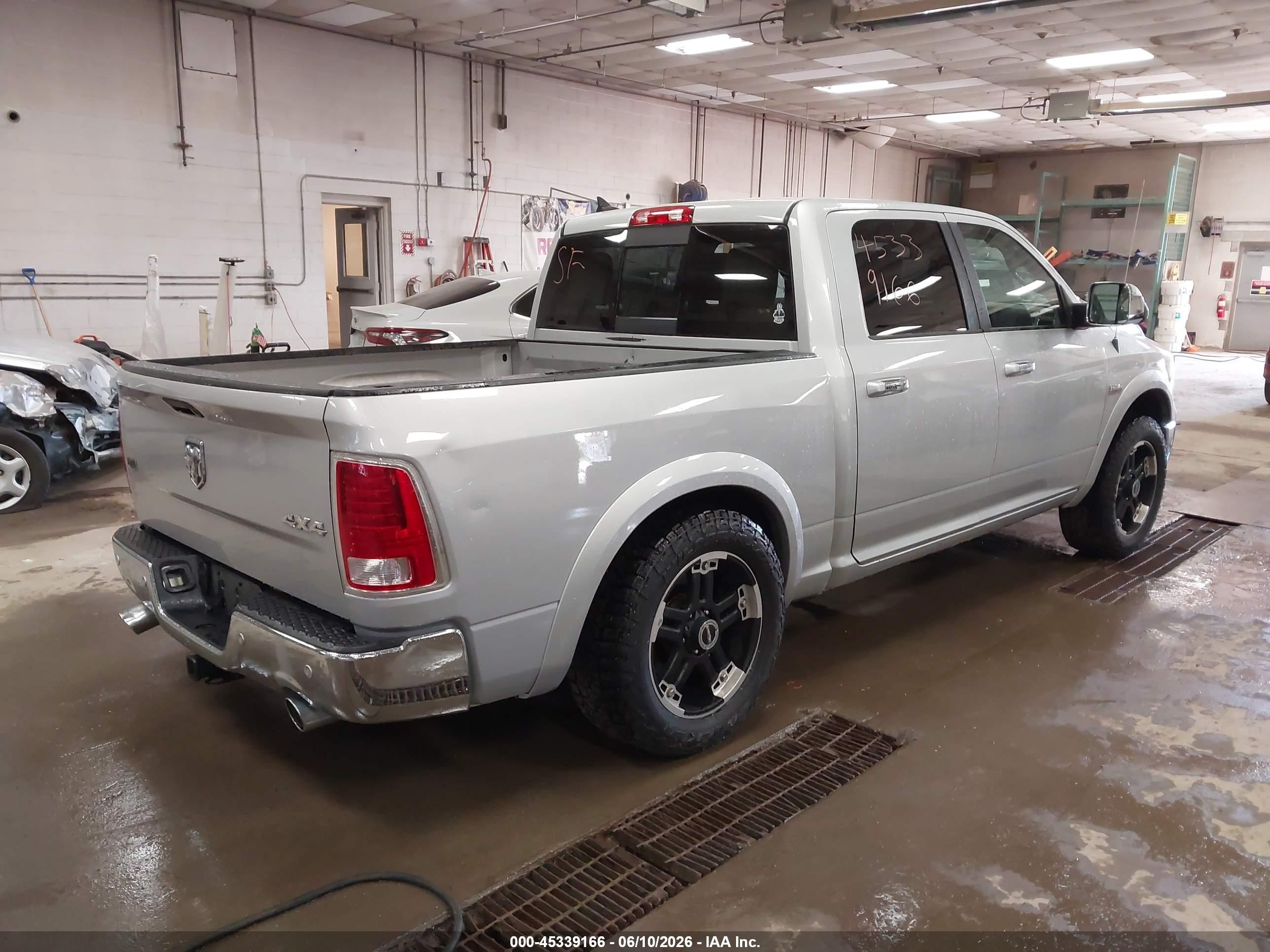 2014 Ram 1500 Laramie Silver vin: 1C6RR7NT7ES247804