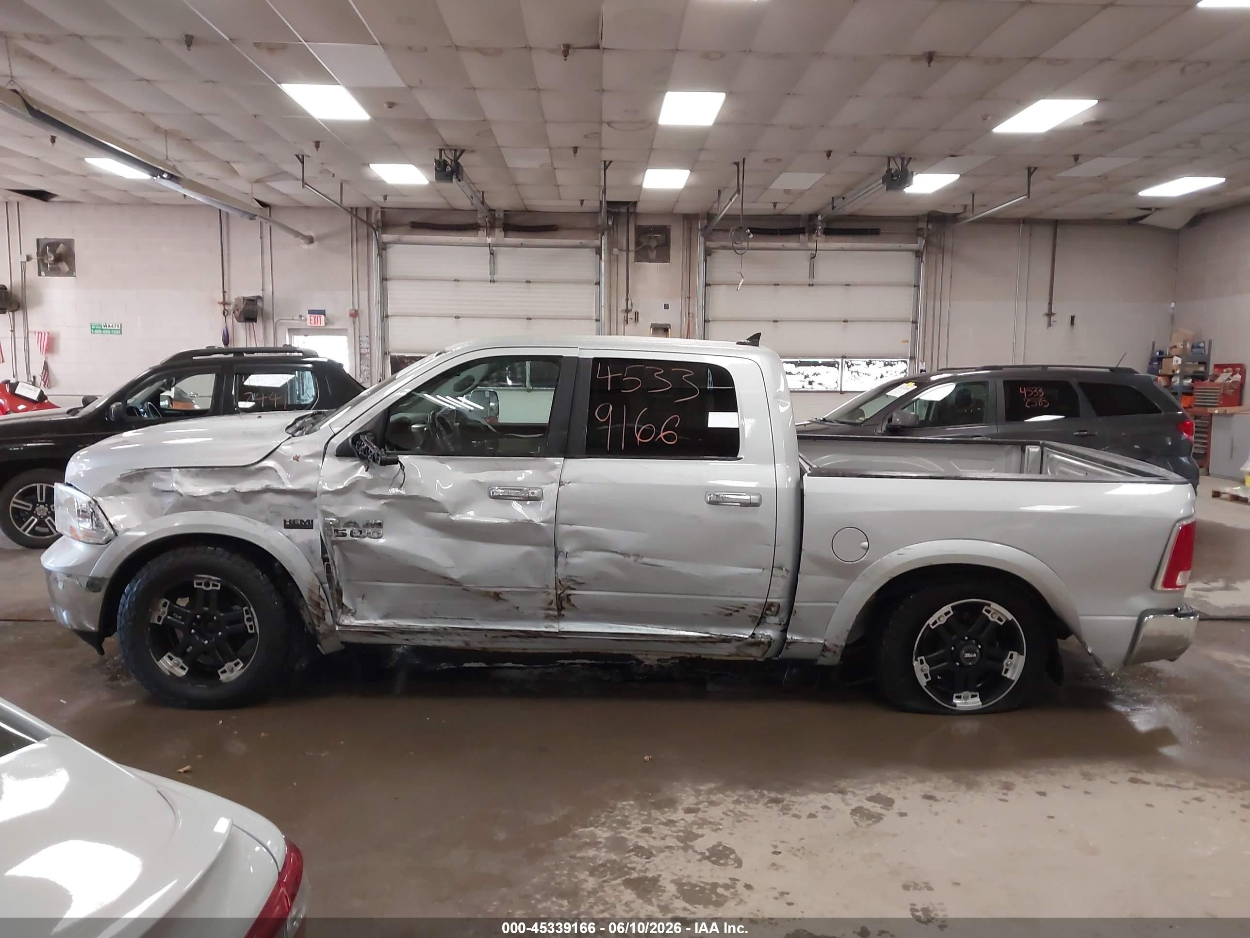 2014 Ram 1500 Laramie Silver vin: 1C6RR7NT7ES247804