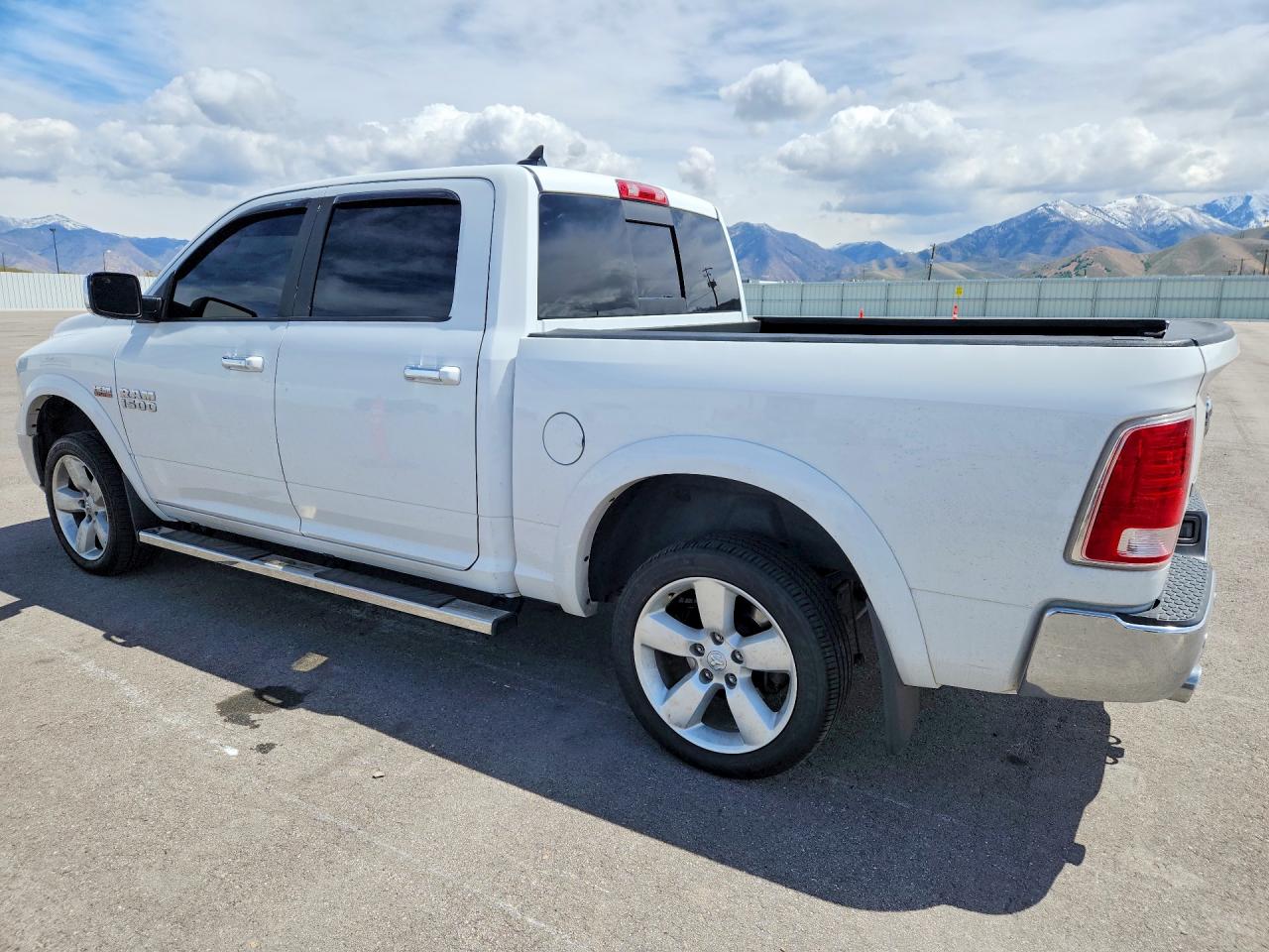 2014 Ram 1500 Laramie White vin: 1C6RR7NT7ES312358