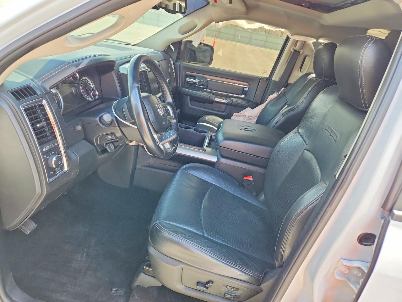 2014 Ram 1500 Laramie White vin: 1C6RR7NT7ES312358