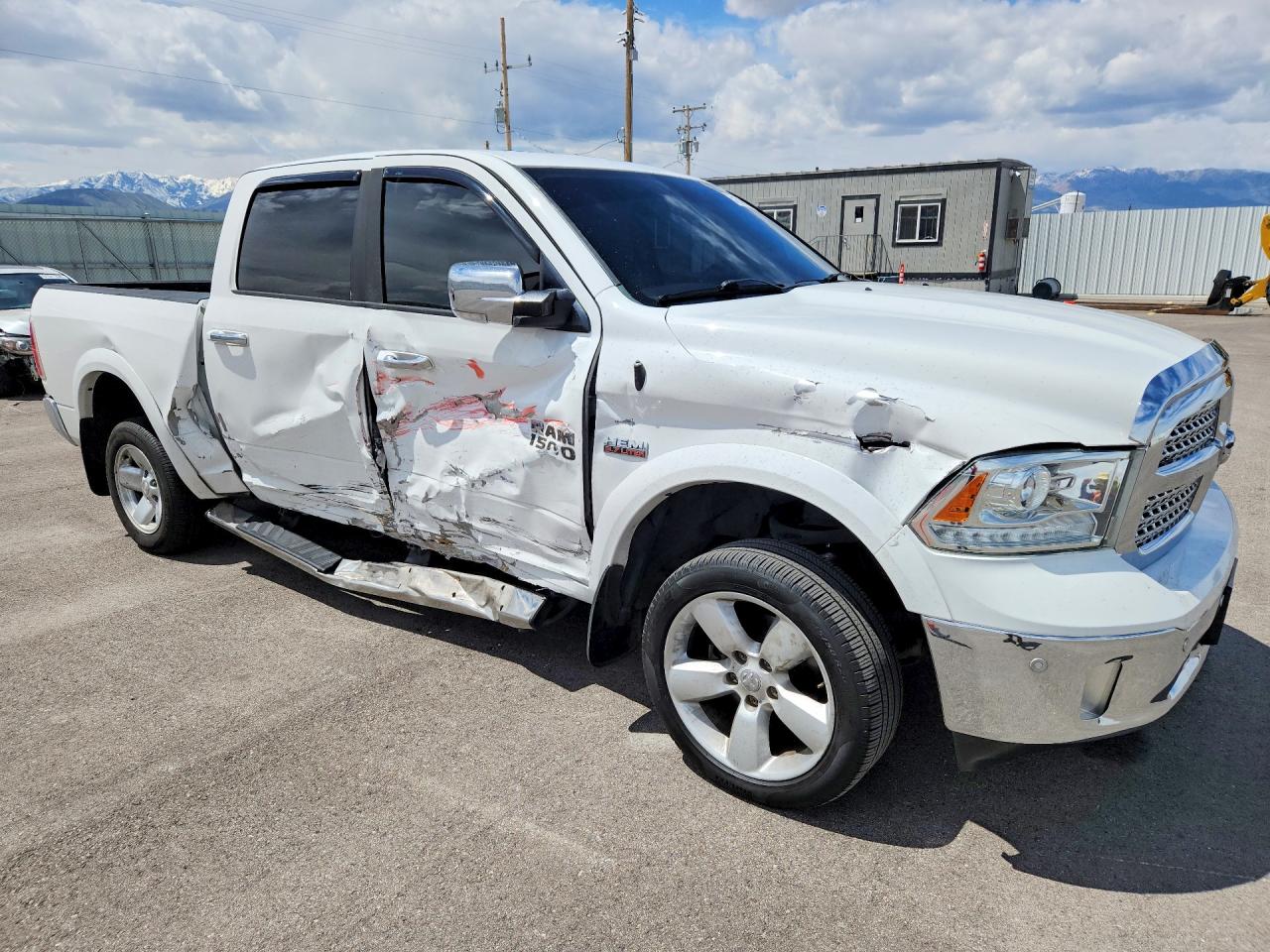 2014 Ram 1500 Laramie White vin: 1C6RR7NT7ES312358