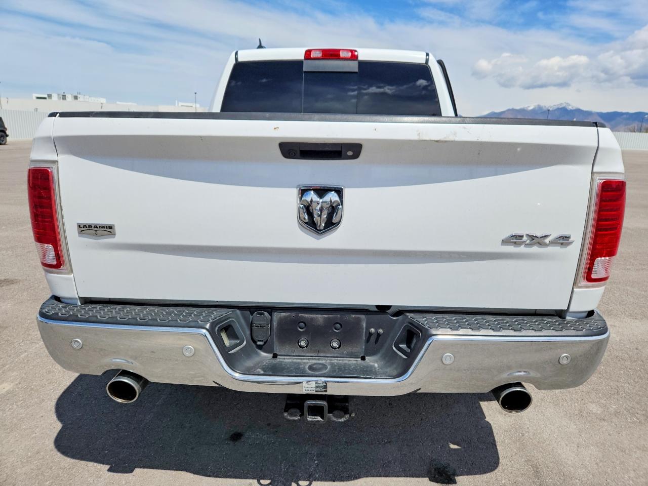 2014 Ram 1500 Laramie White vin: 1C6RR7NT7ES312358