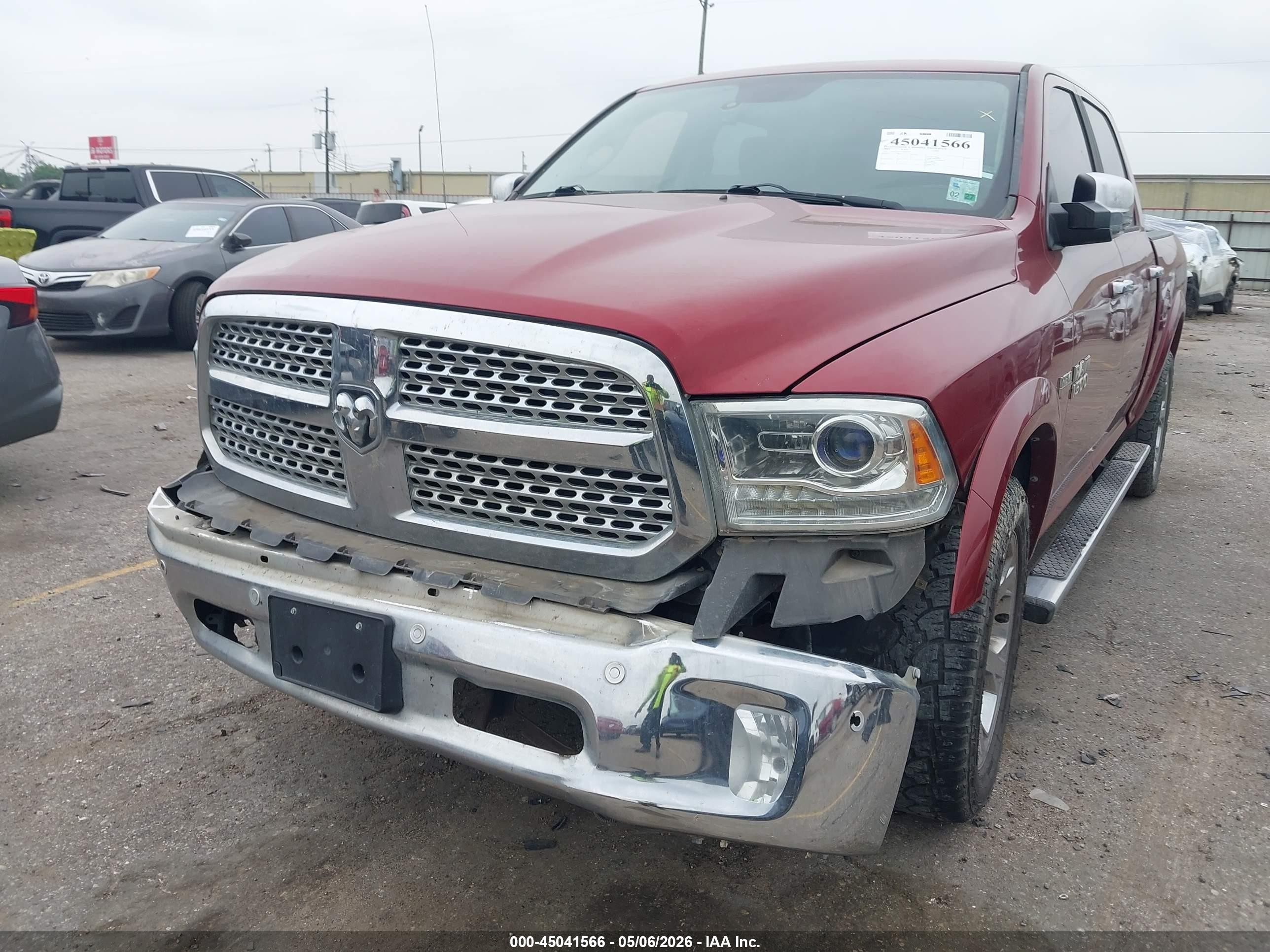 2015 Ram 1500 Laramie Red vin: 1C6RR7NT7FS777059