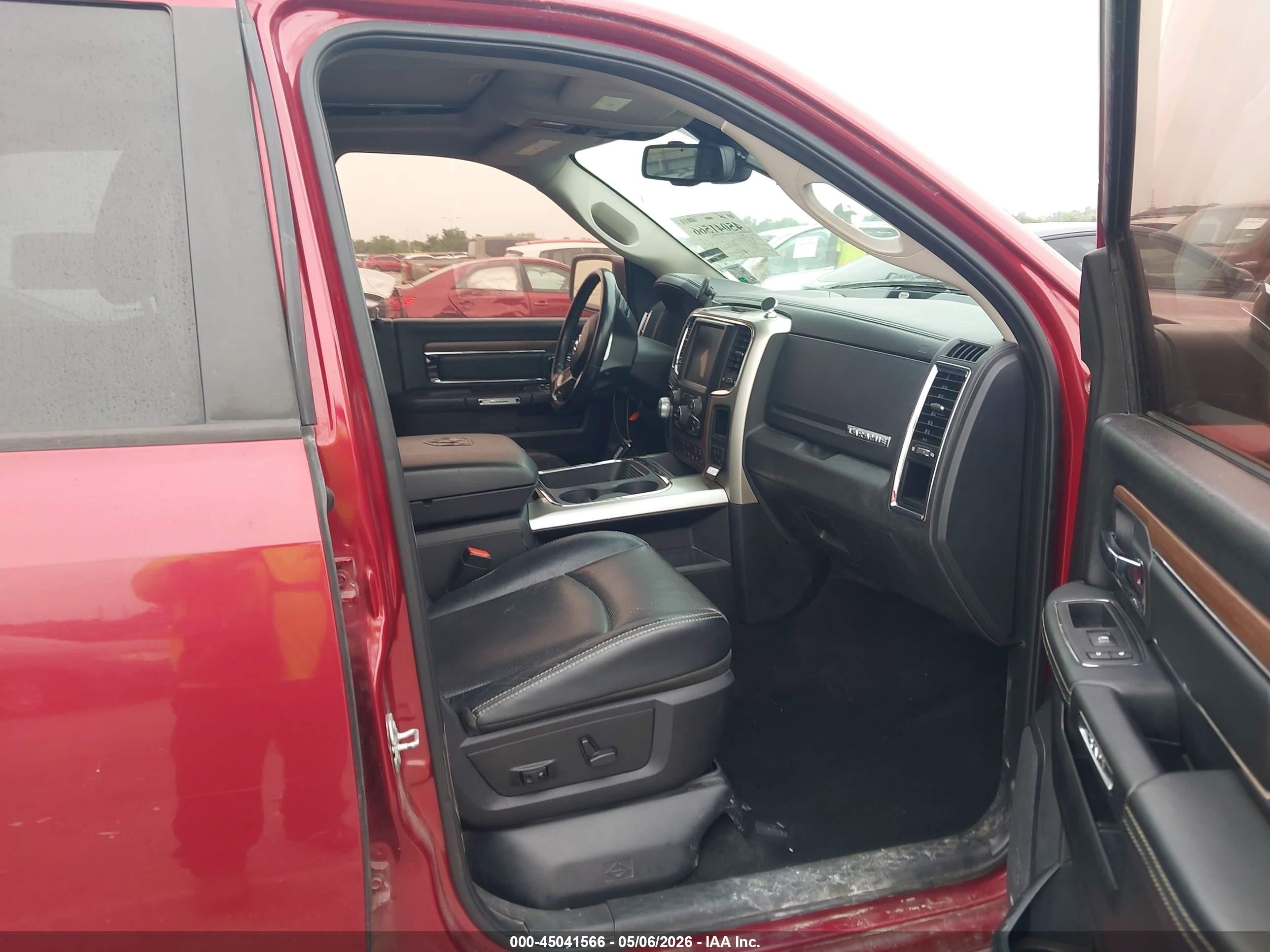 2015 Ram 1500 Laramie Red vin: 1C6RR7NT7FS777059