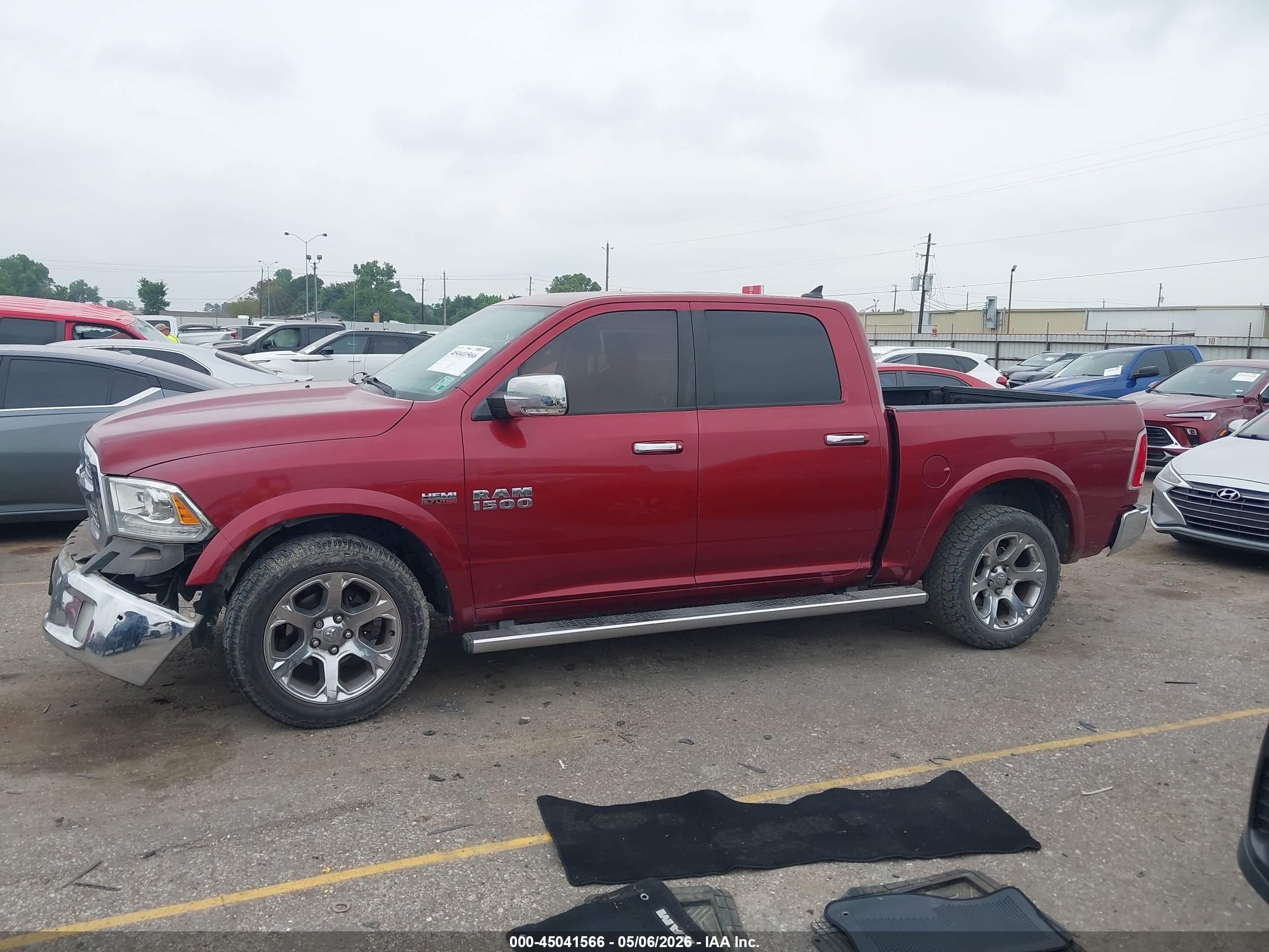 2015 Ram 1500 Laramie Red vin: 1C6RR7NT7FS777059