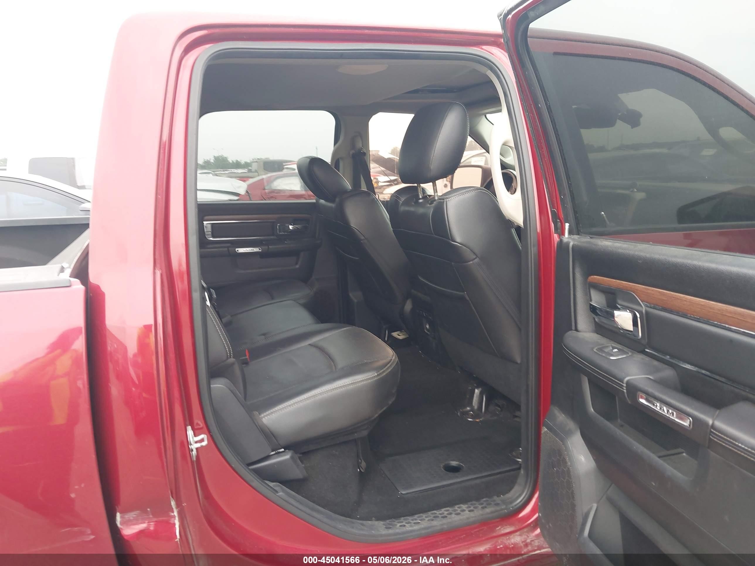 2015 Ram 1500 Laramie Red vin: 1C6RR7NT7FS777059