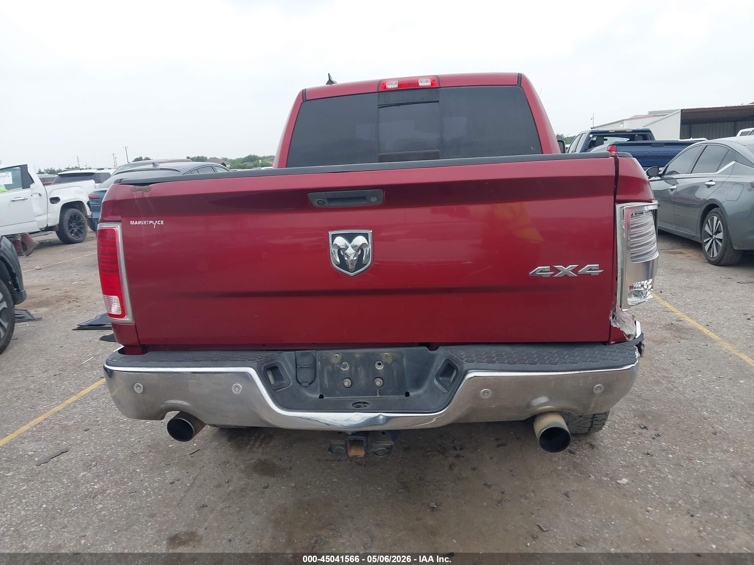 2015 Ram 1500 Laramie Red vin: 1C6RR7NT7FS777059