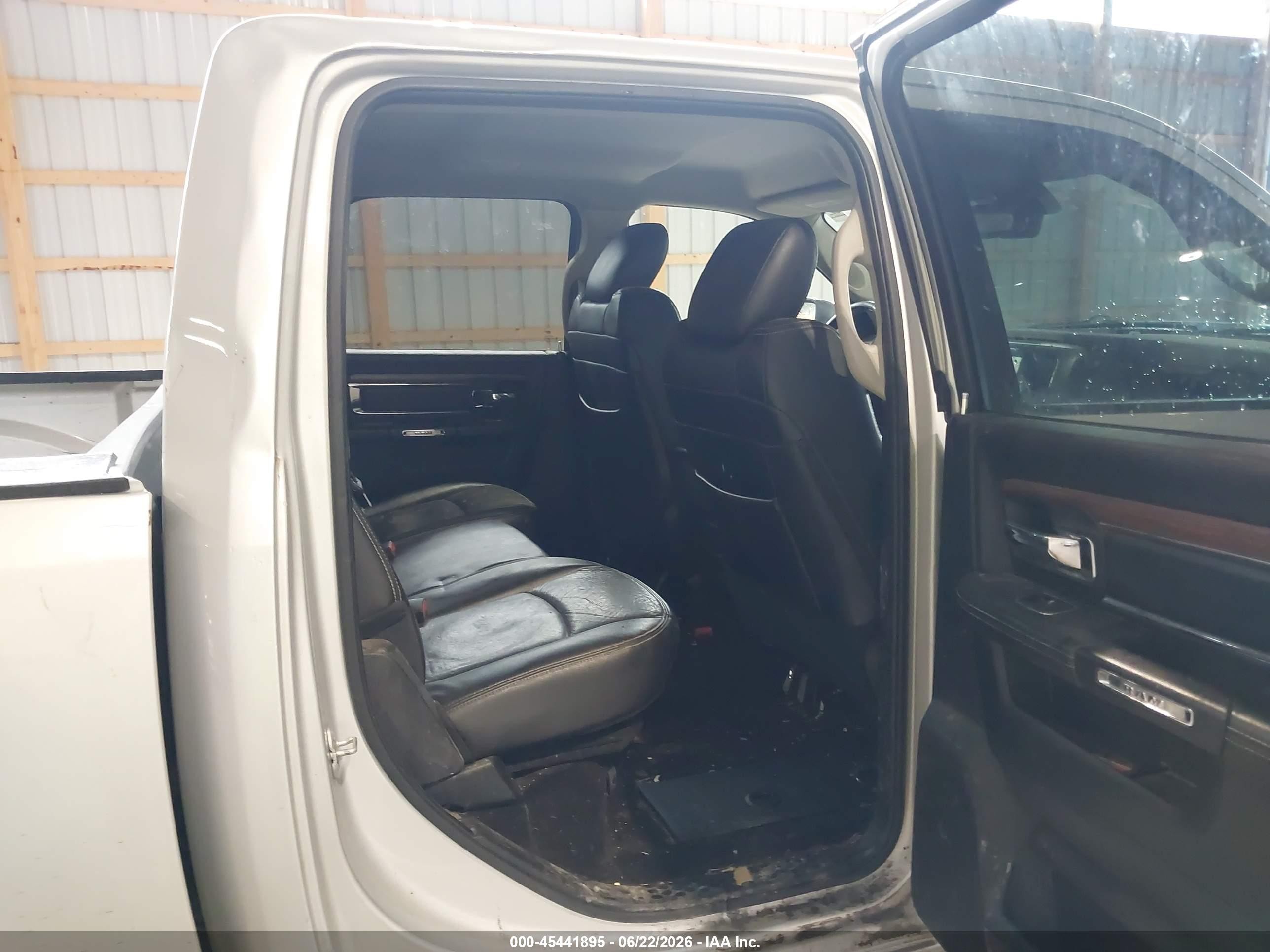 2015 Ram 1500 Laramie Silver vin: 1C6RR7NT8FS528656