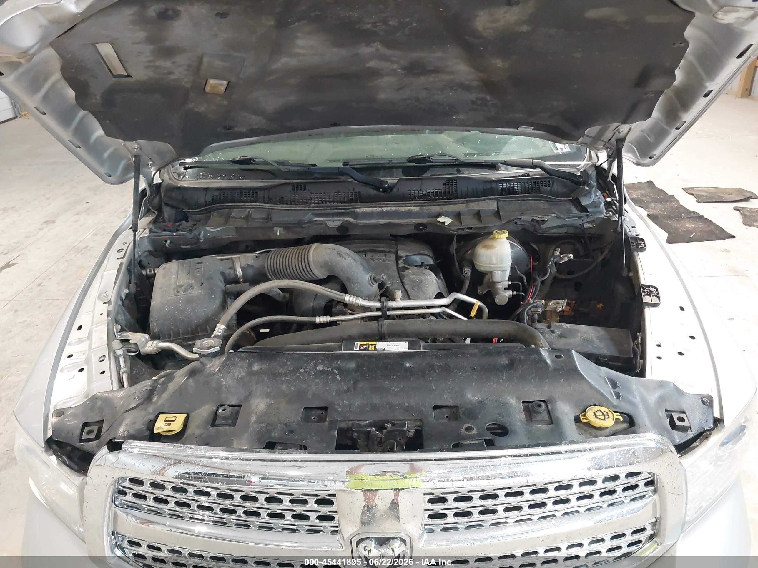 2015 Ram 1500 Laramie Silver vin: 1C6RR7NT8FS528656