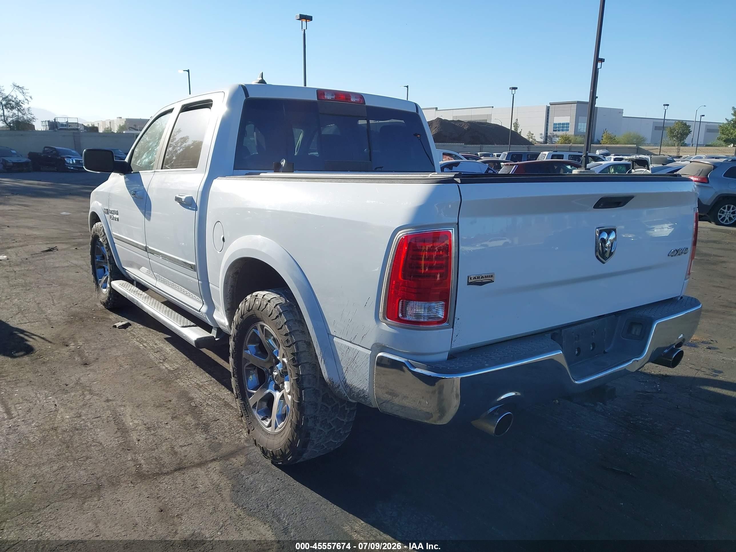 2015 Ram 1500 Laramie White vin: 1C6RR7NT8FS602495