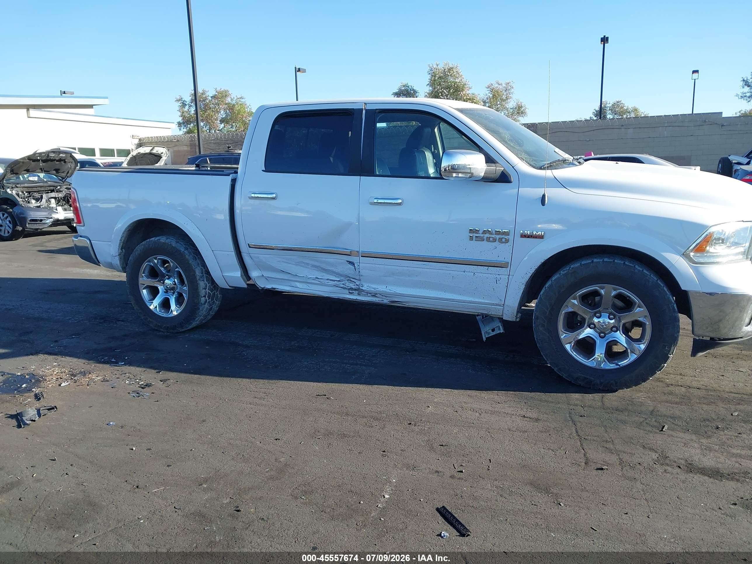 2015 Ram 1500 Laramie White vin: 1C6RR7NT8FS602495